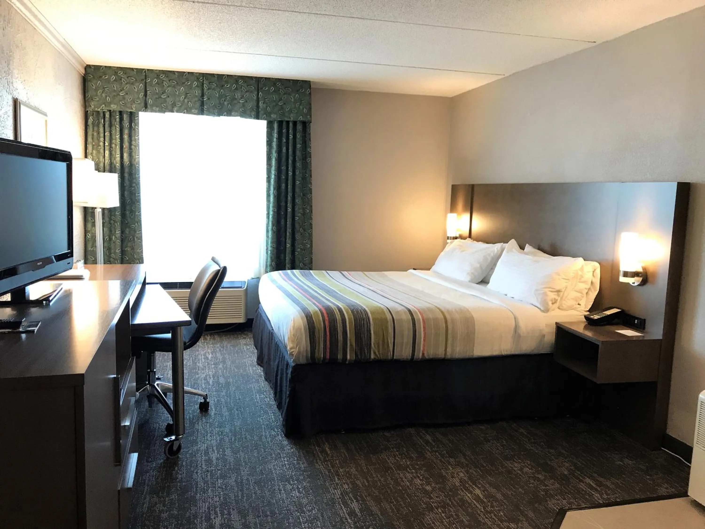 Bed in Country Inn & Suites by Radisson, Mt Pleasant-Racine West, WI