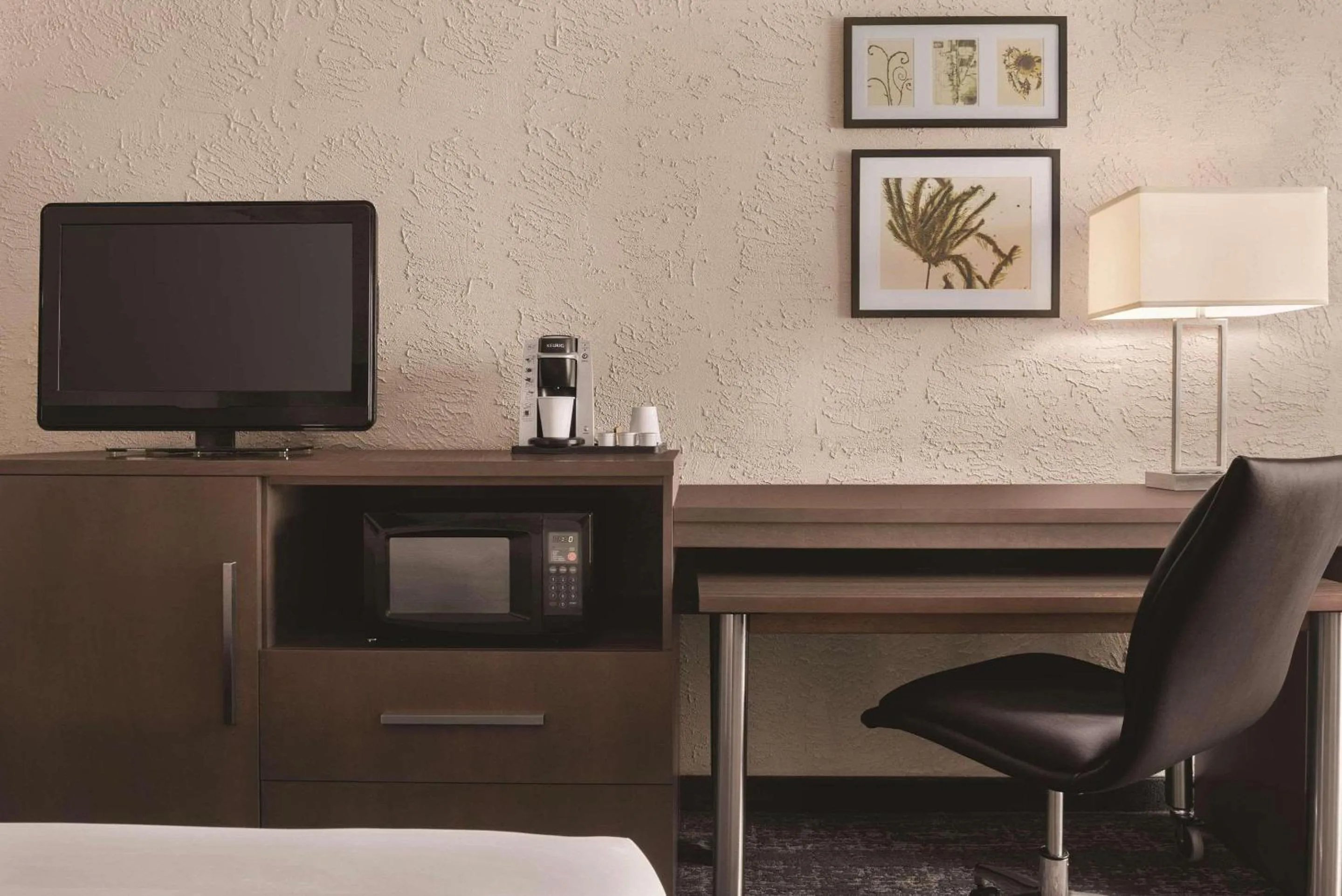 Bedroom in Country Inn & Suites by Radisson, Mt Pleasant-Racine West, WI