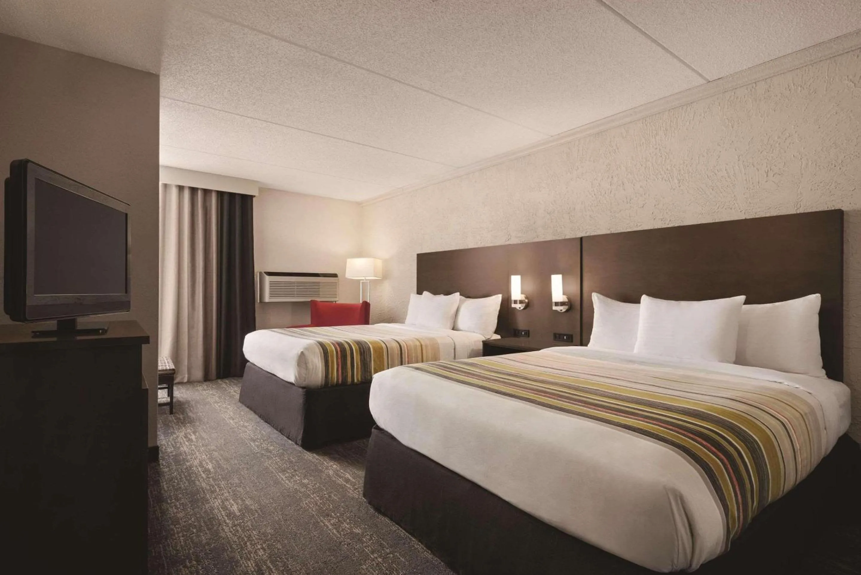 Bedroom, Bed in Country Inn & Suites by Radisson, Mt Pleasant-Racine West, WI