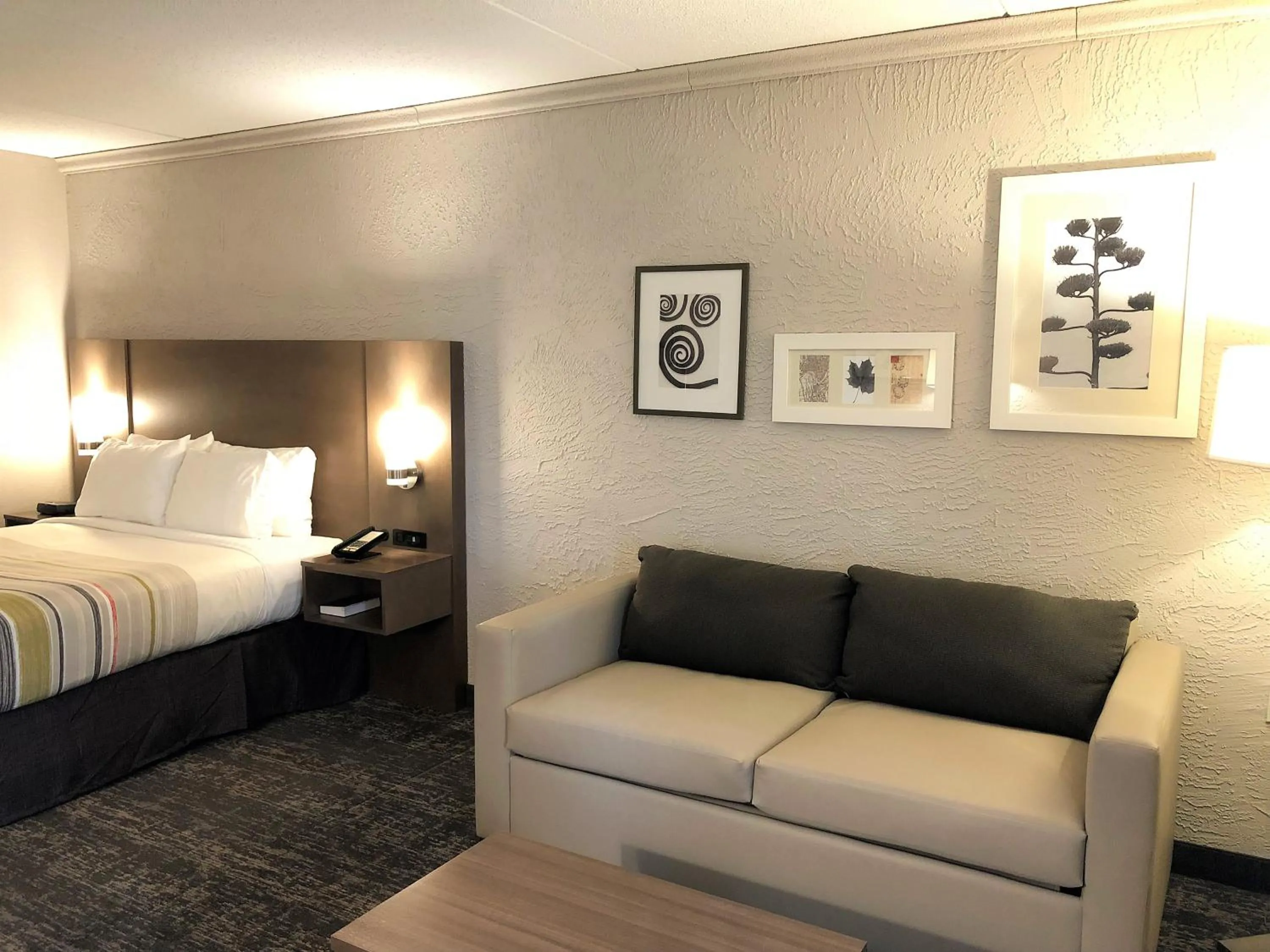 Seating area, Bed in Country Inn & Suites by Radisson, Mt Pleasant-Racine West, WI