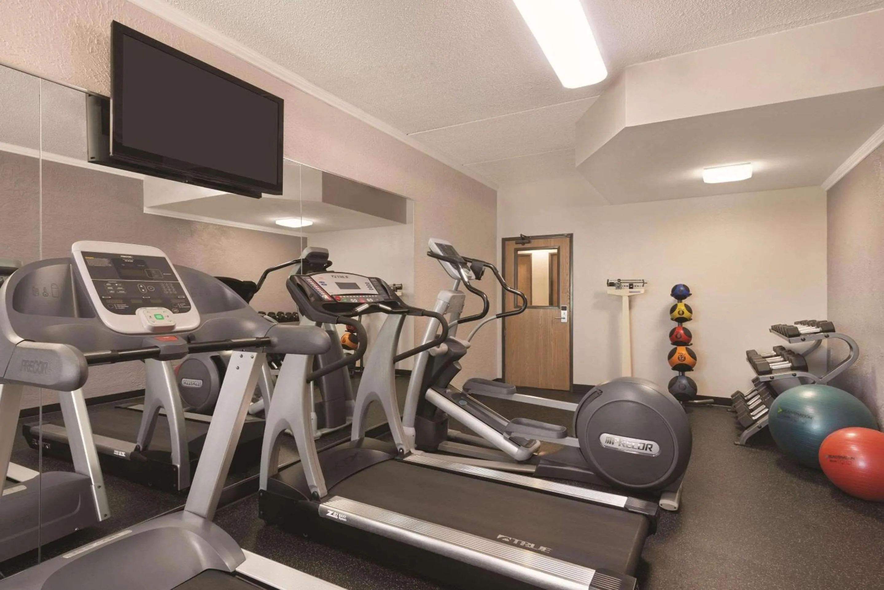 Fitness centre/facilities in Country Inn & Suites by Radisson, Mt Pleasant-Racine West, WI