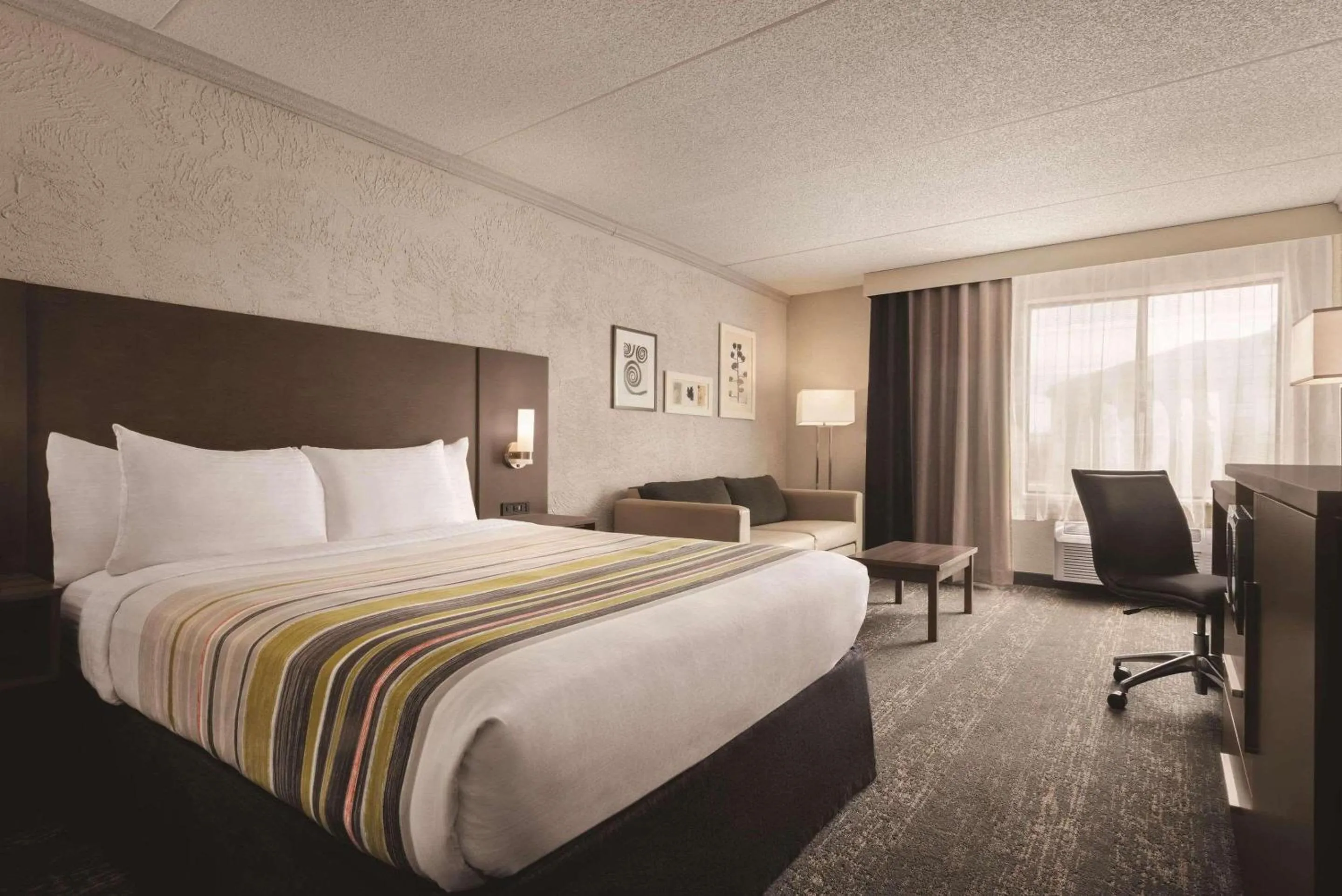 Bedroom, Bed in Country Inn & Suites by Radisson, Mt Pleasant-Racine West, WI