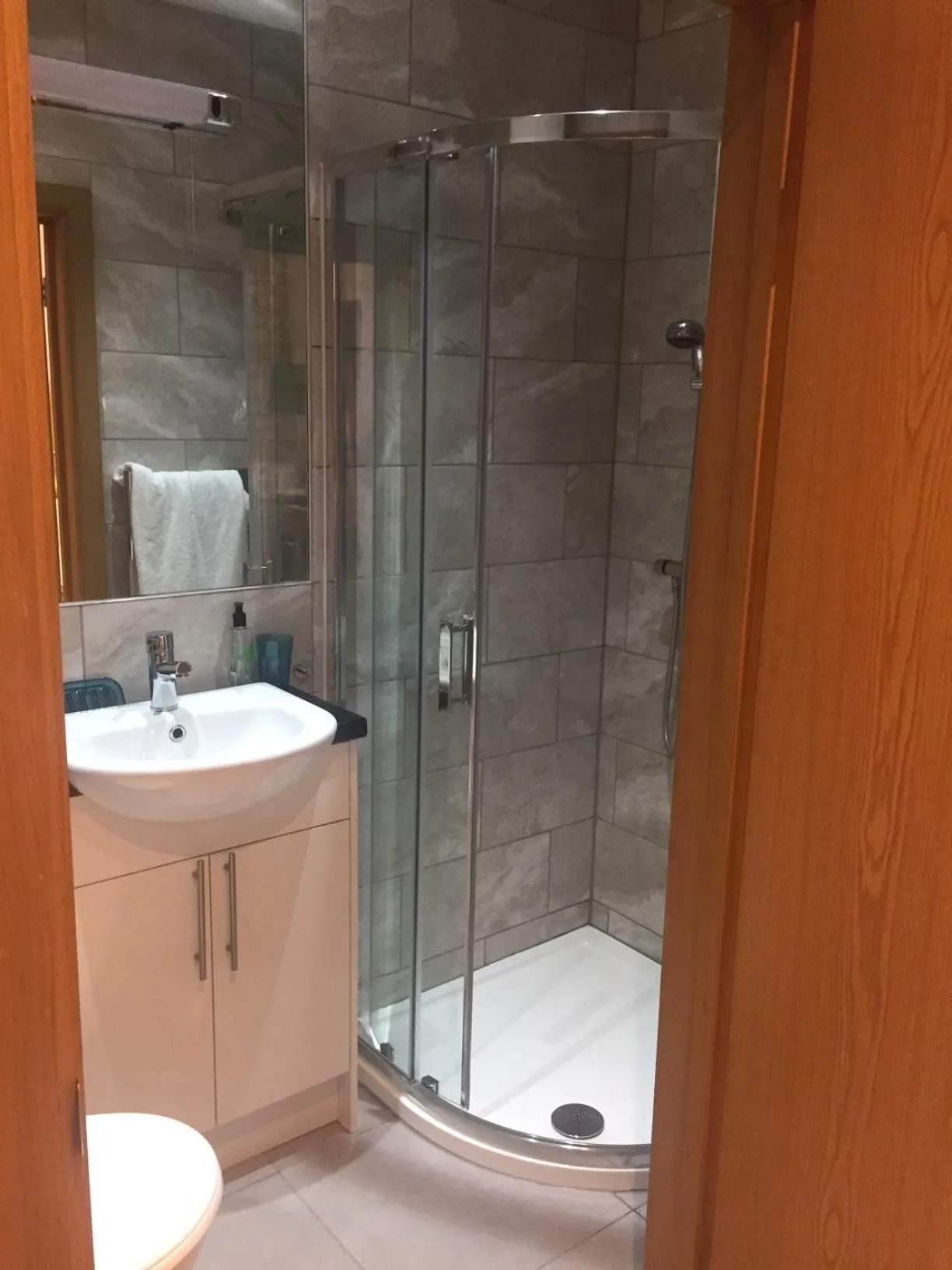 Bathroom in The Radnor Arms