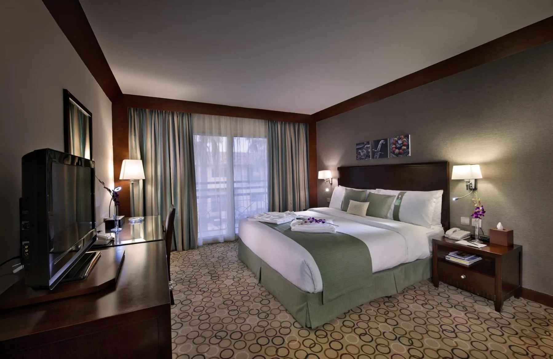 Bedroom, Bed in Holiday Inn Al Khobar - Corniche by IHG