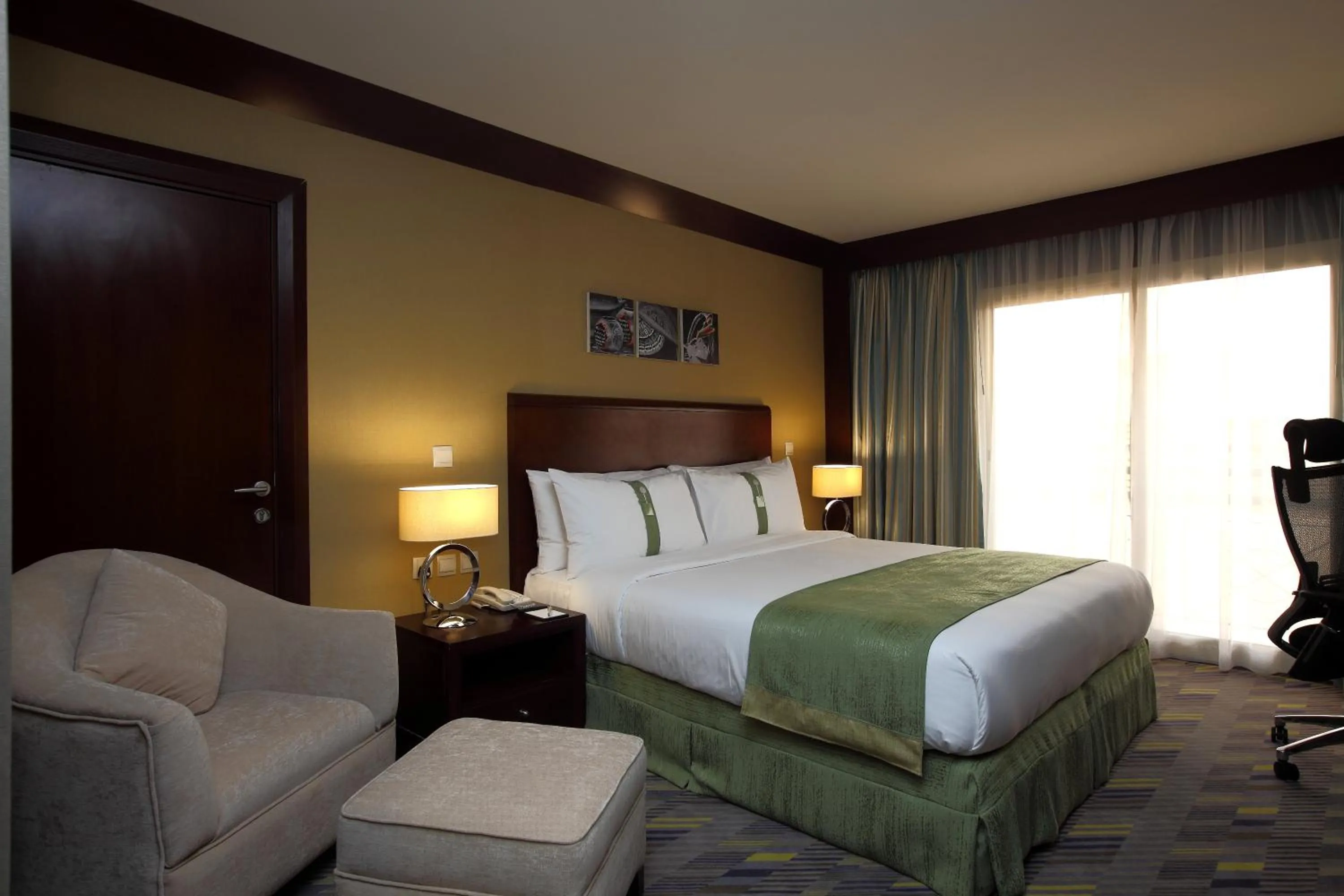 Photo of the whole room, Bed in Holiday Inn Al Khobar - Corniche by IHG