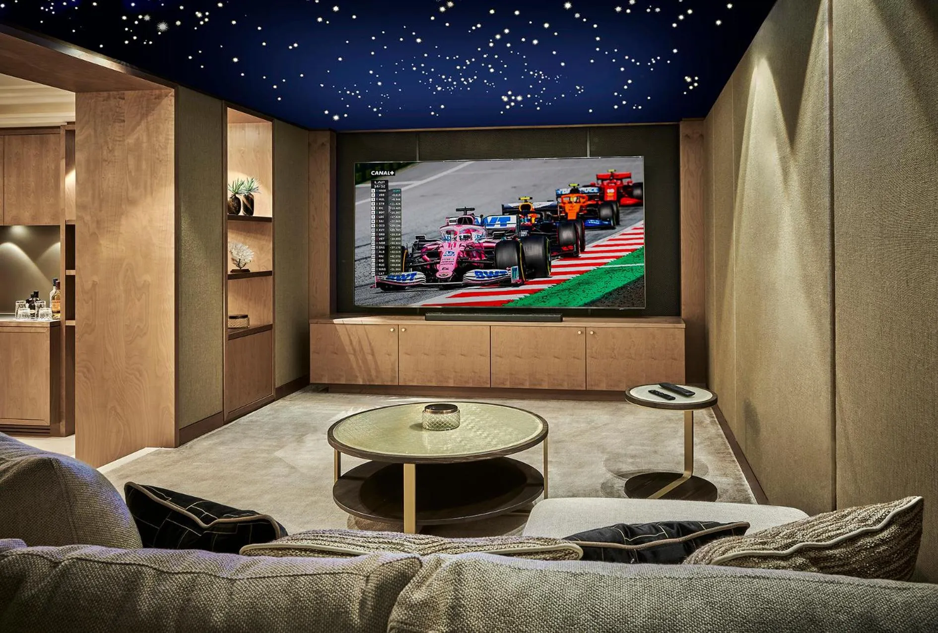 TV and multimedia in La Réserve de Beaulieu