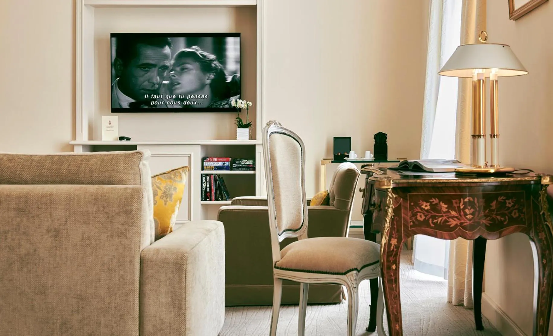 TV and multimedia in La Réserve de Beaulieu