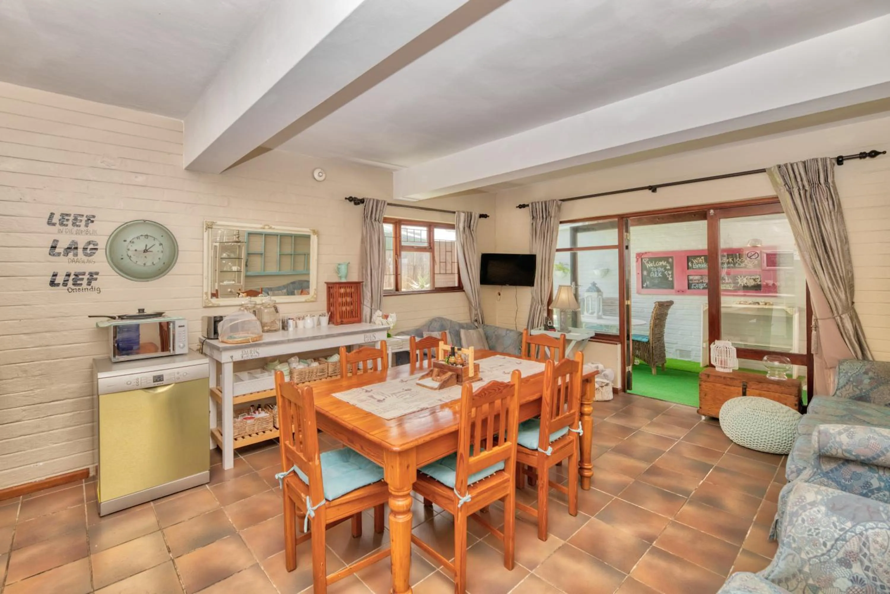 Communal kitchen in The-Ark B&B