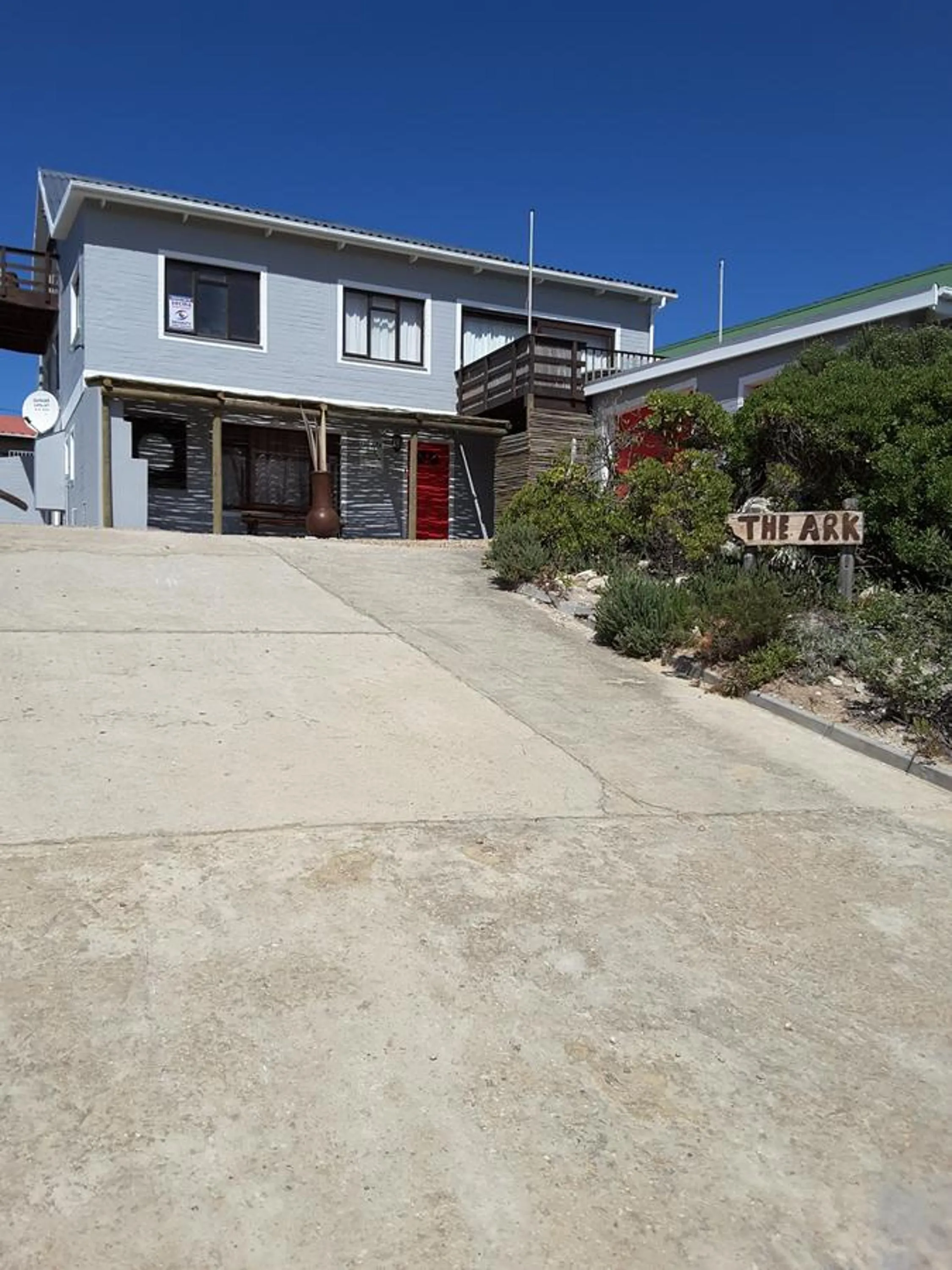 Facade/entrance in The-Ark B&B