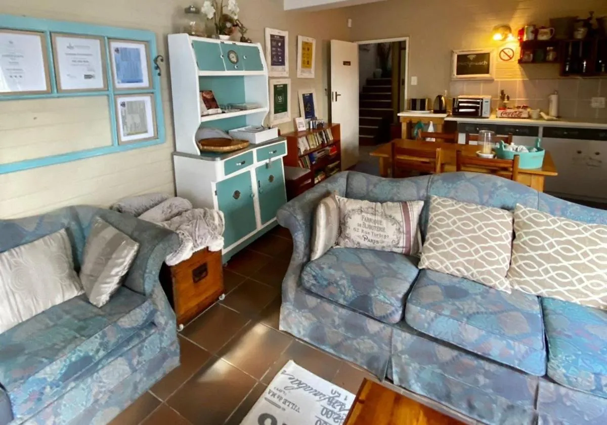 Communal lounge/ TV room in The-Ark B&B