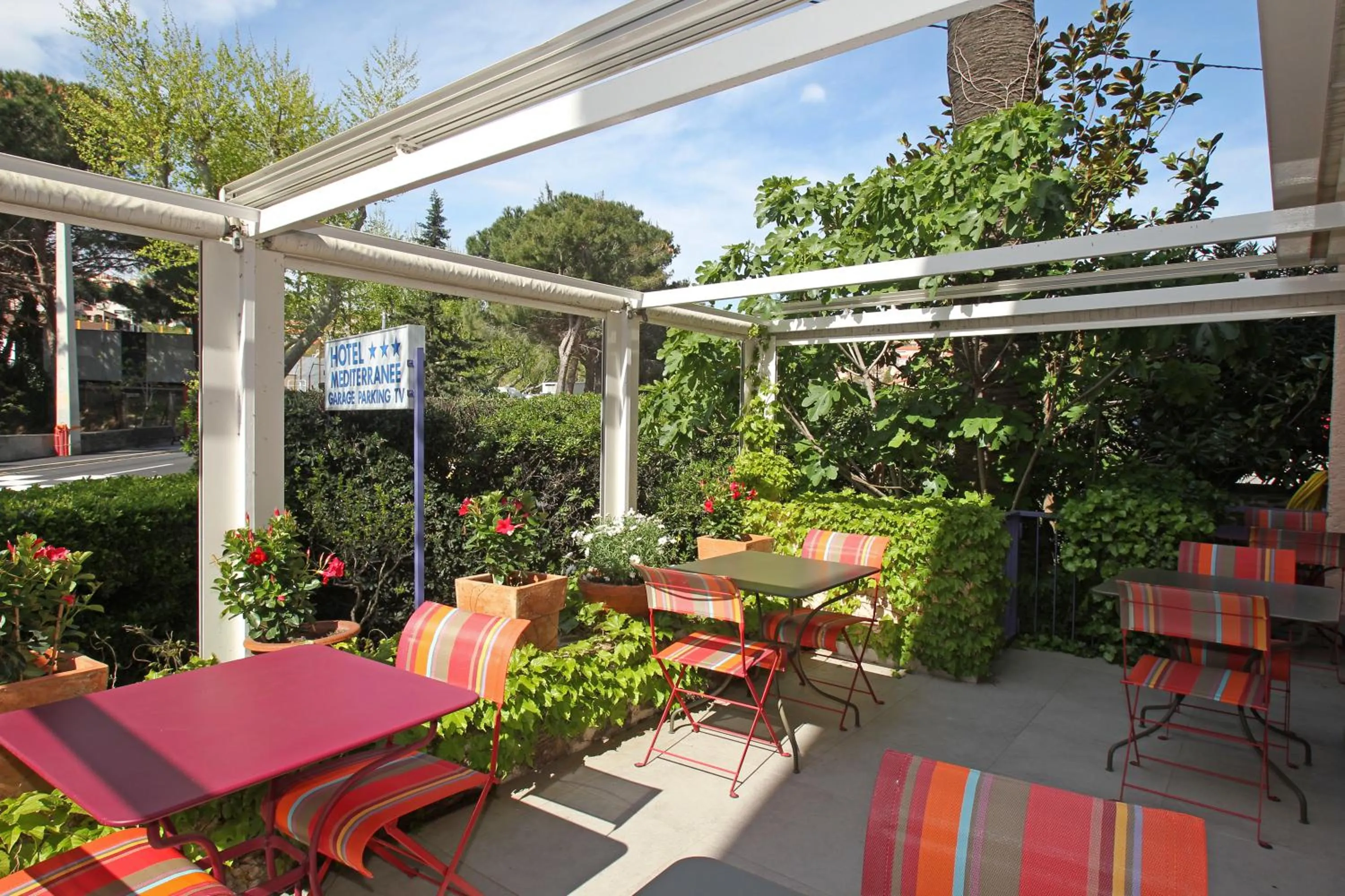 Restaurant/places to eat in Hotel Méditerranée