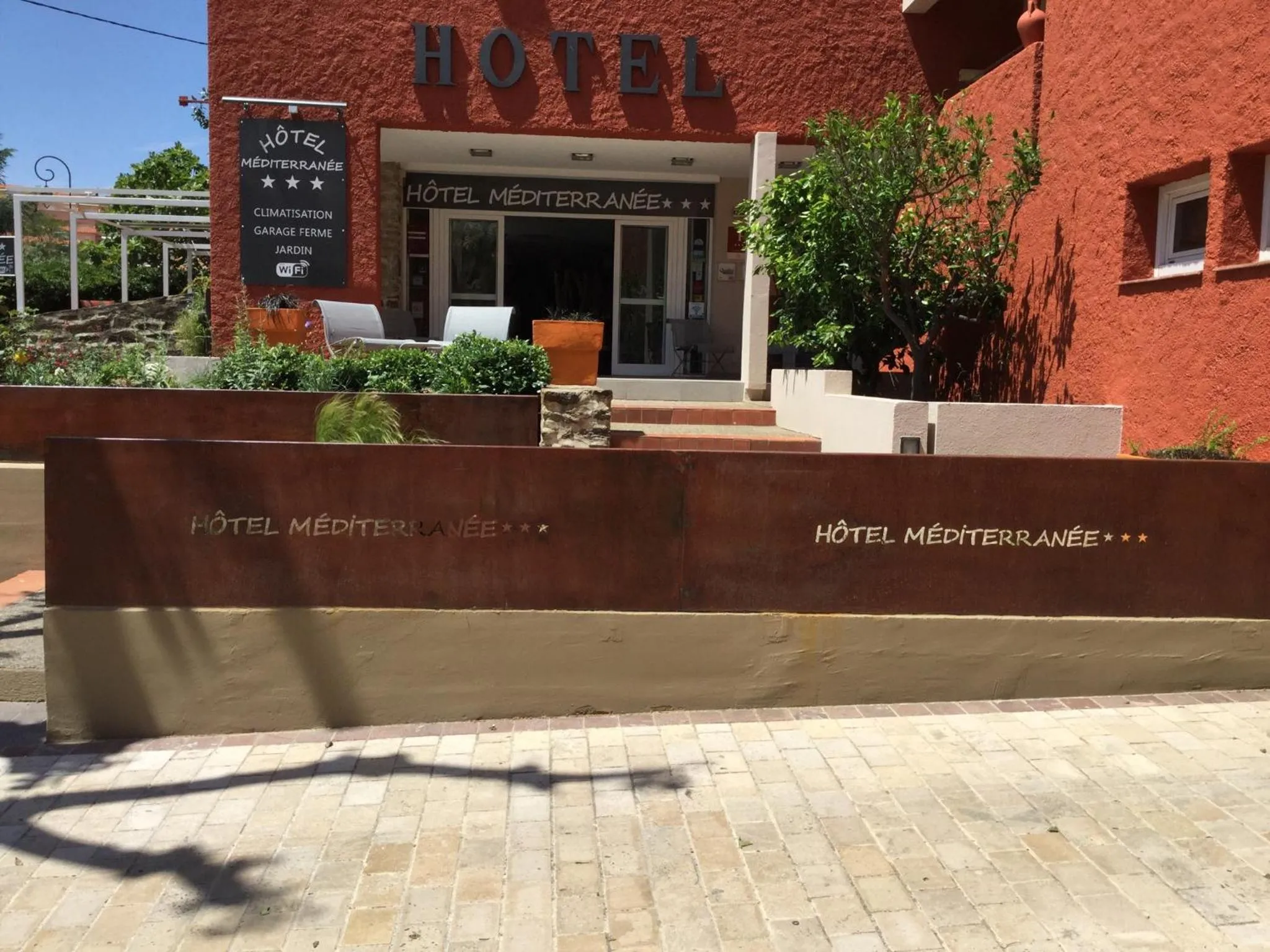 Day in Hotel Méditerranée