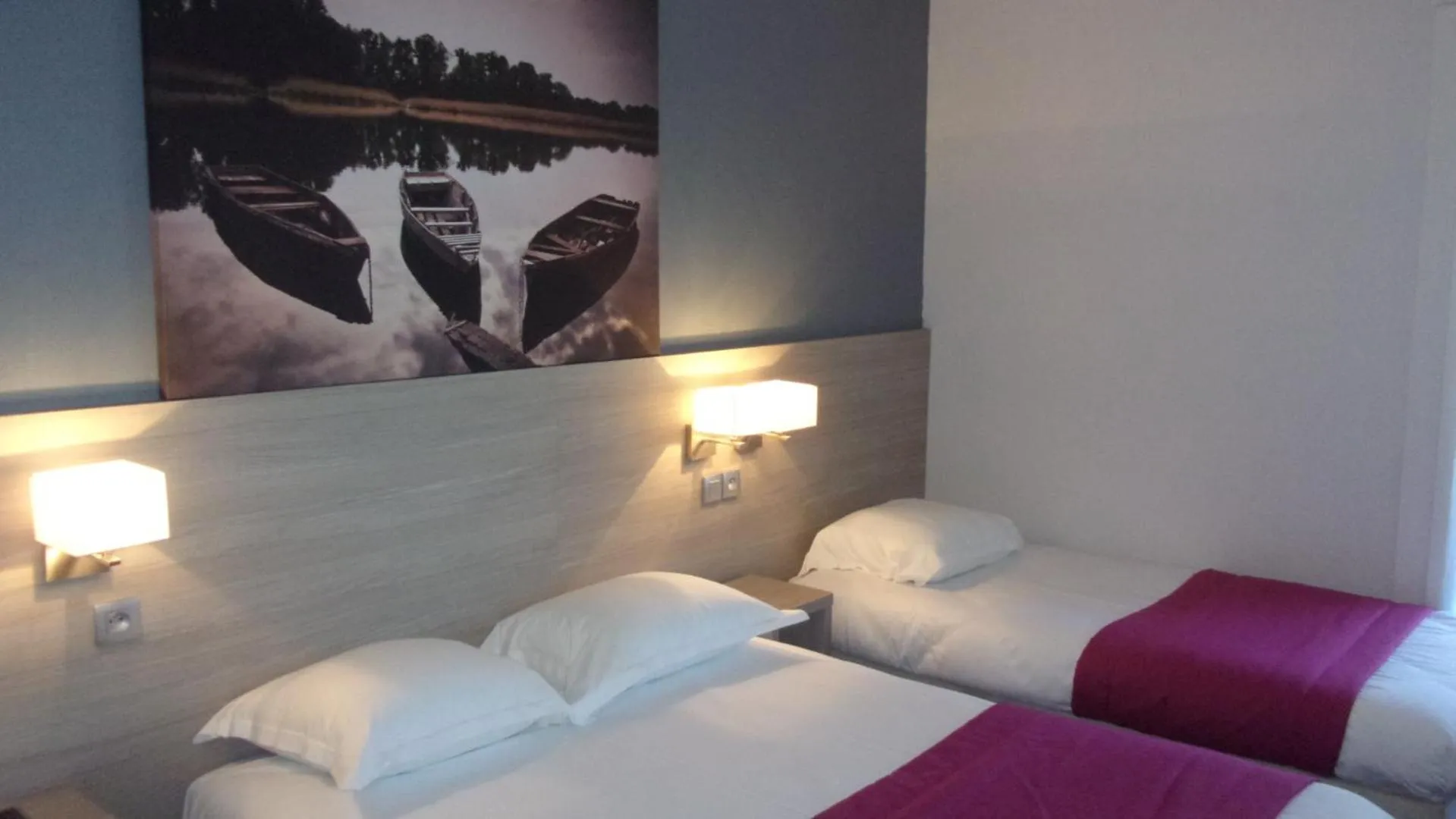 Bedroom, Bed in Atoll Hotel restaurant