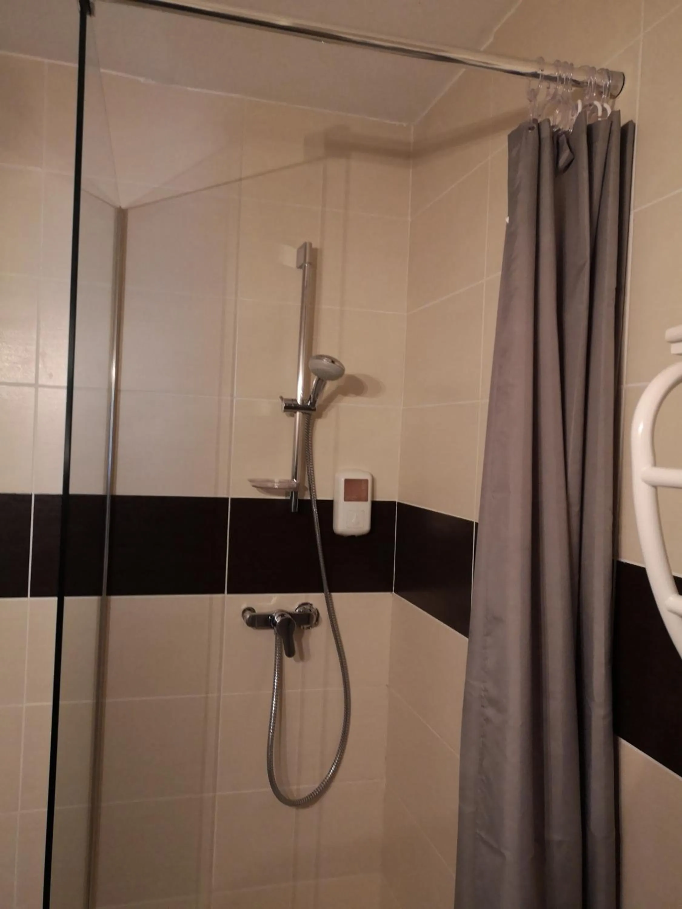 Shower in Atoll Hotel restaurant