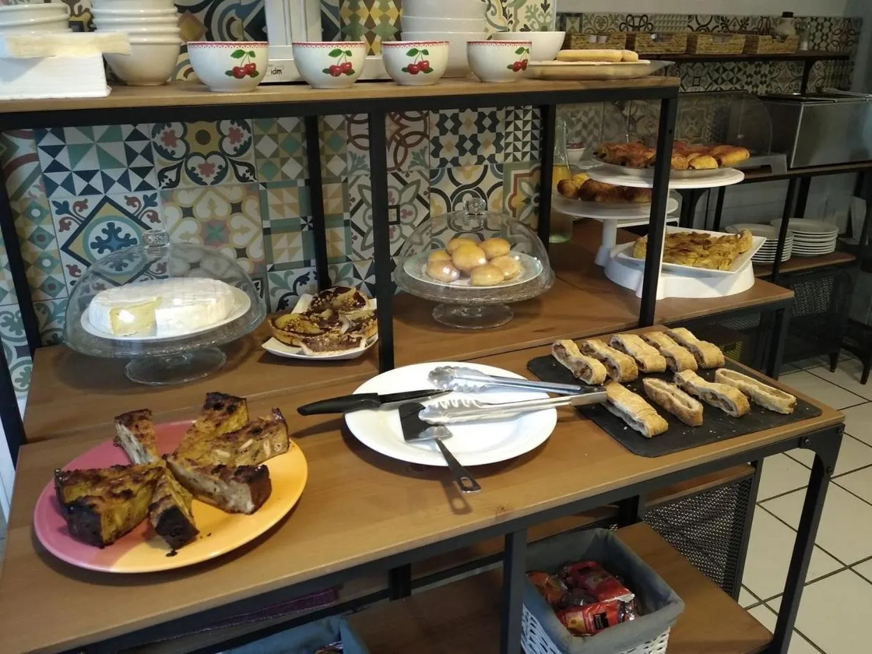 Food and drinks in Atoll Hotel restaurant