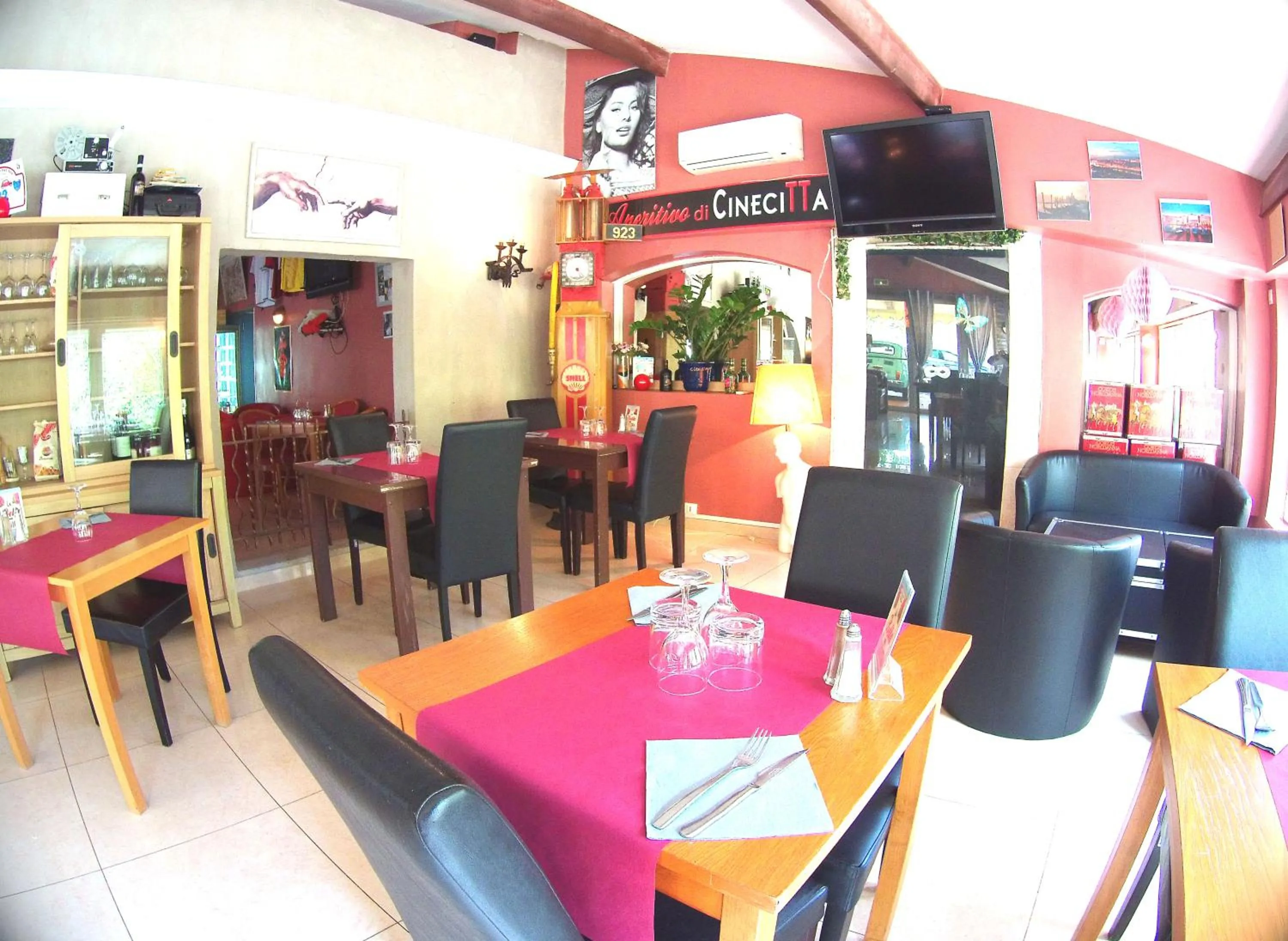 Restaurant/places to eat in Atoll Hotel restaurant