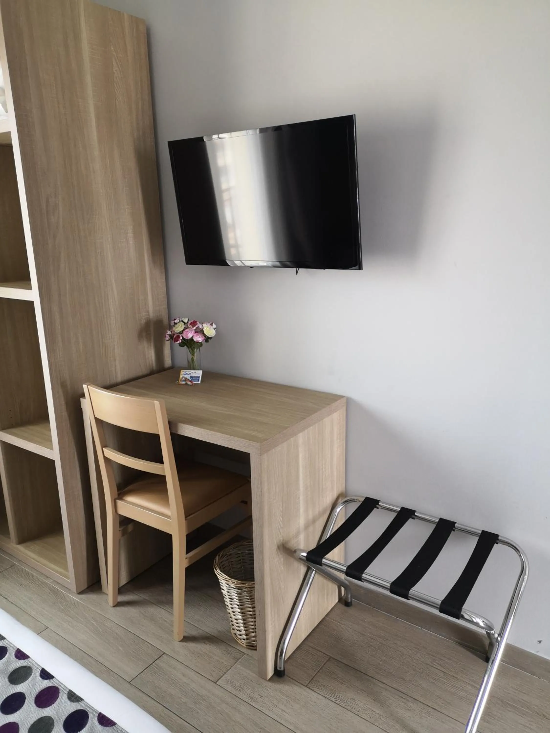 hair dresser in Atoll Hotel restaurant