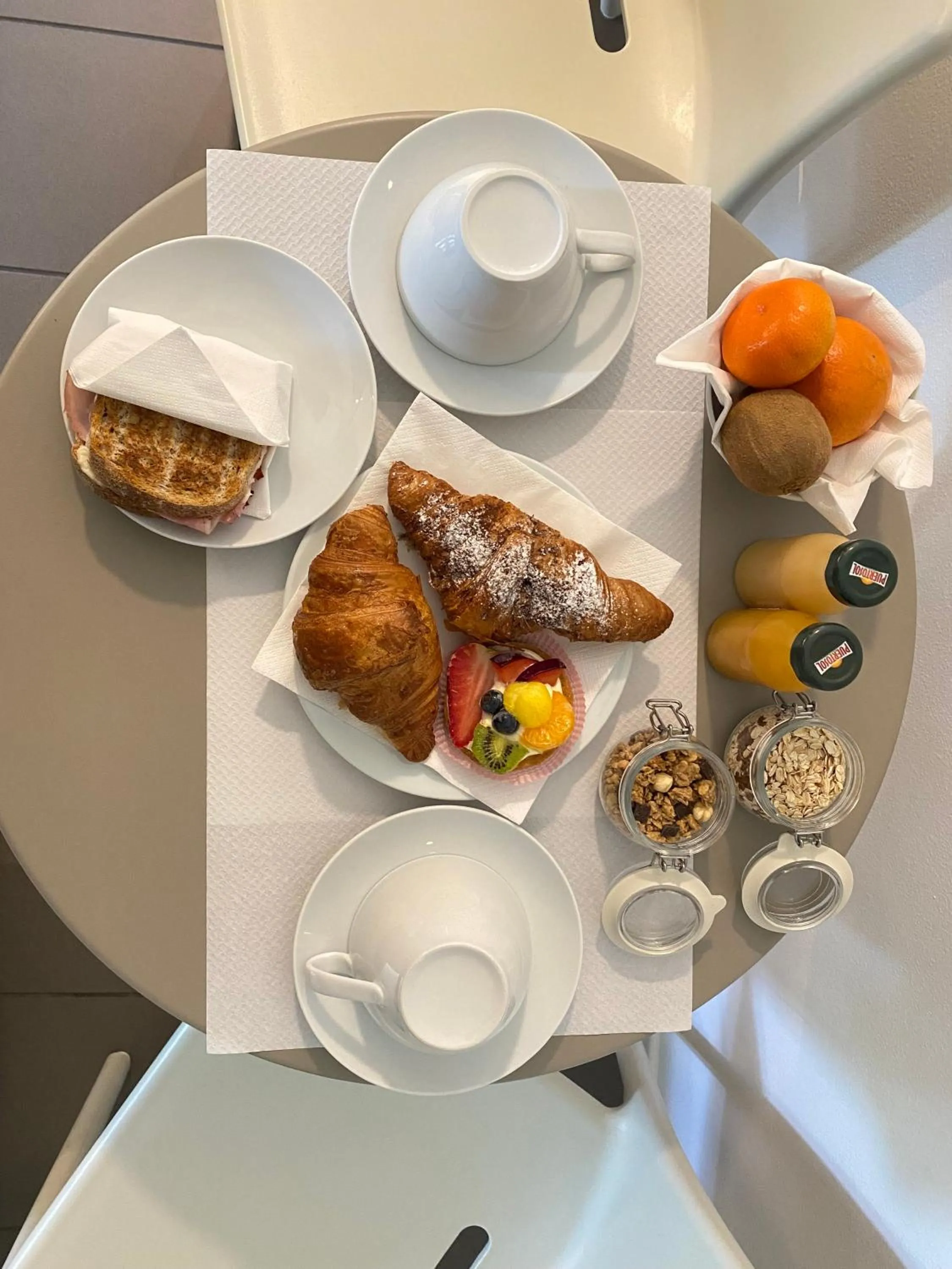Breakfast in B&B WarmUp Grosseto - Parcheggio incluso nella corte interna