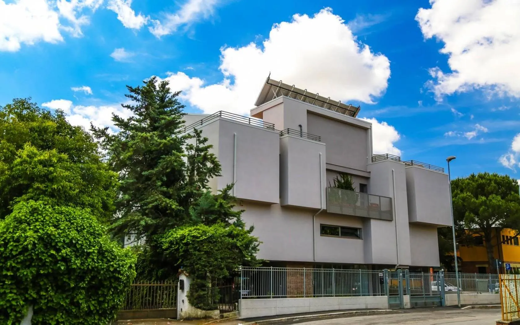 Facade/entrance in B&B WarmUp Grosseto - Parcheggio incluso nella corte interna