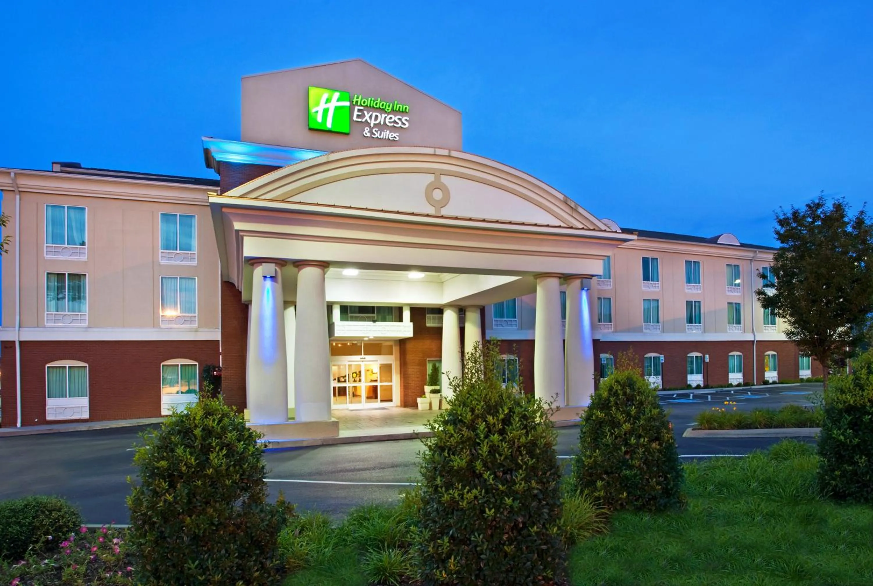 Property building in Holiday Inn Express Hotel & Suites Lenoir City Knoxville Area by IHG