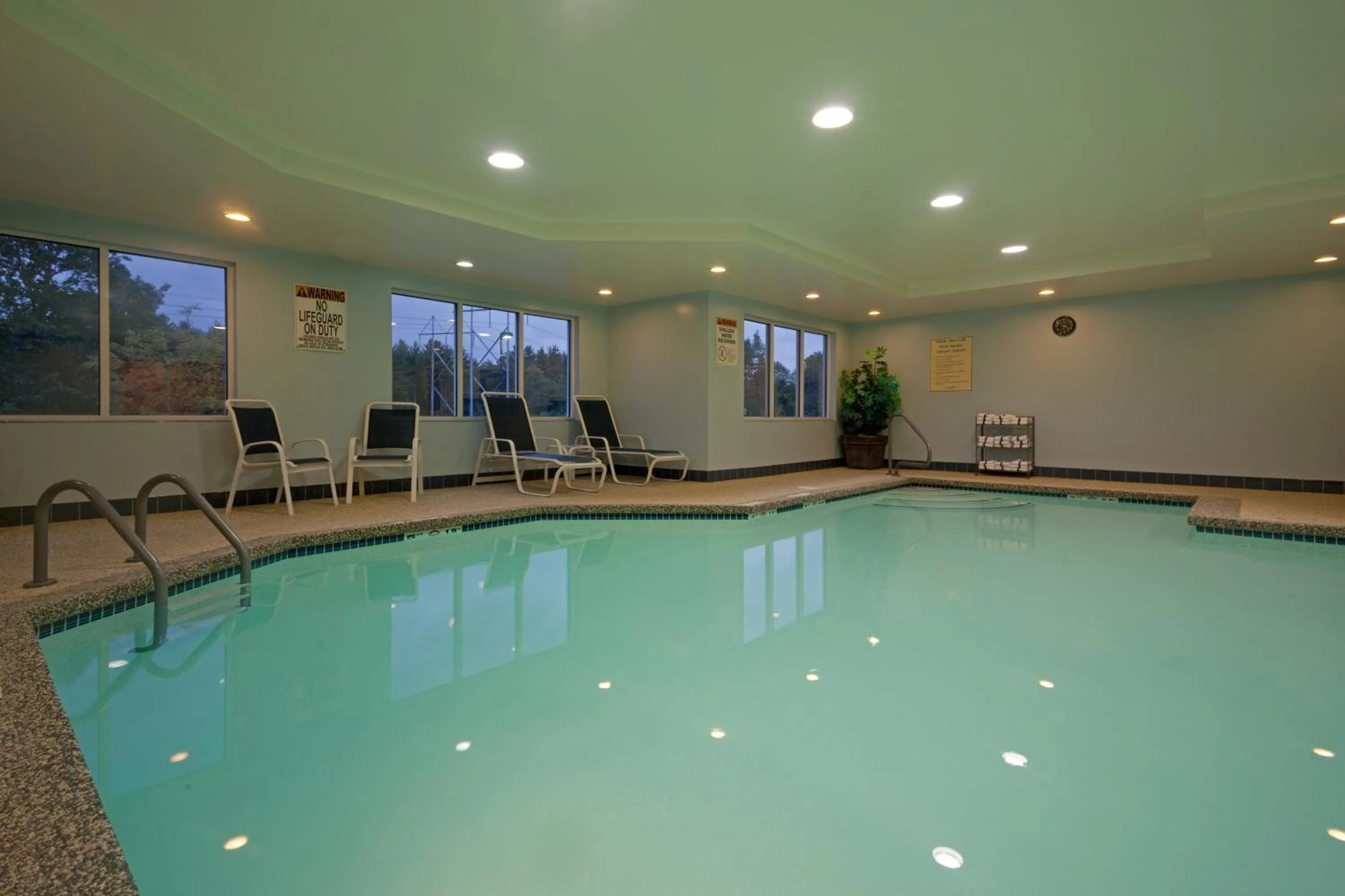 Swimming pool in Holiday Inn Express Hotel & Suites Rochester by IHG