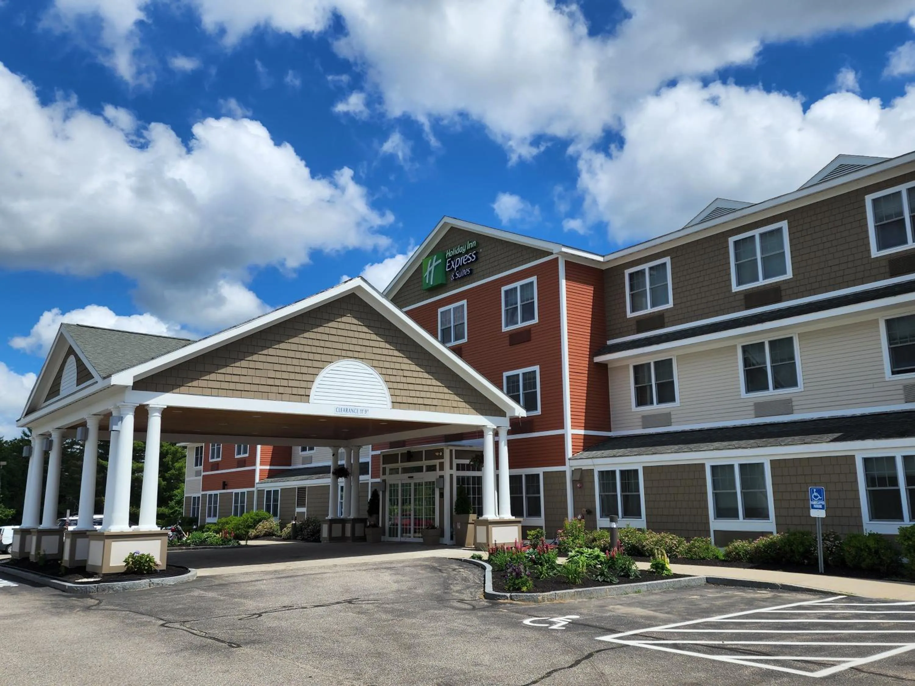 Property building in Holiday Inn Express Hotel & Suites Rochester by IHG