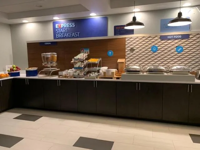 Holiday Inn Express Hotel & Suites Rochester by IHG