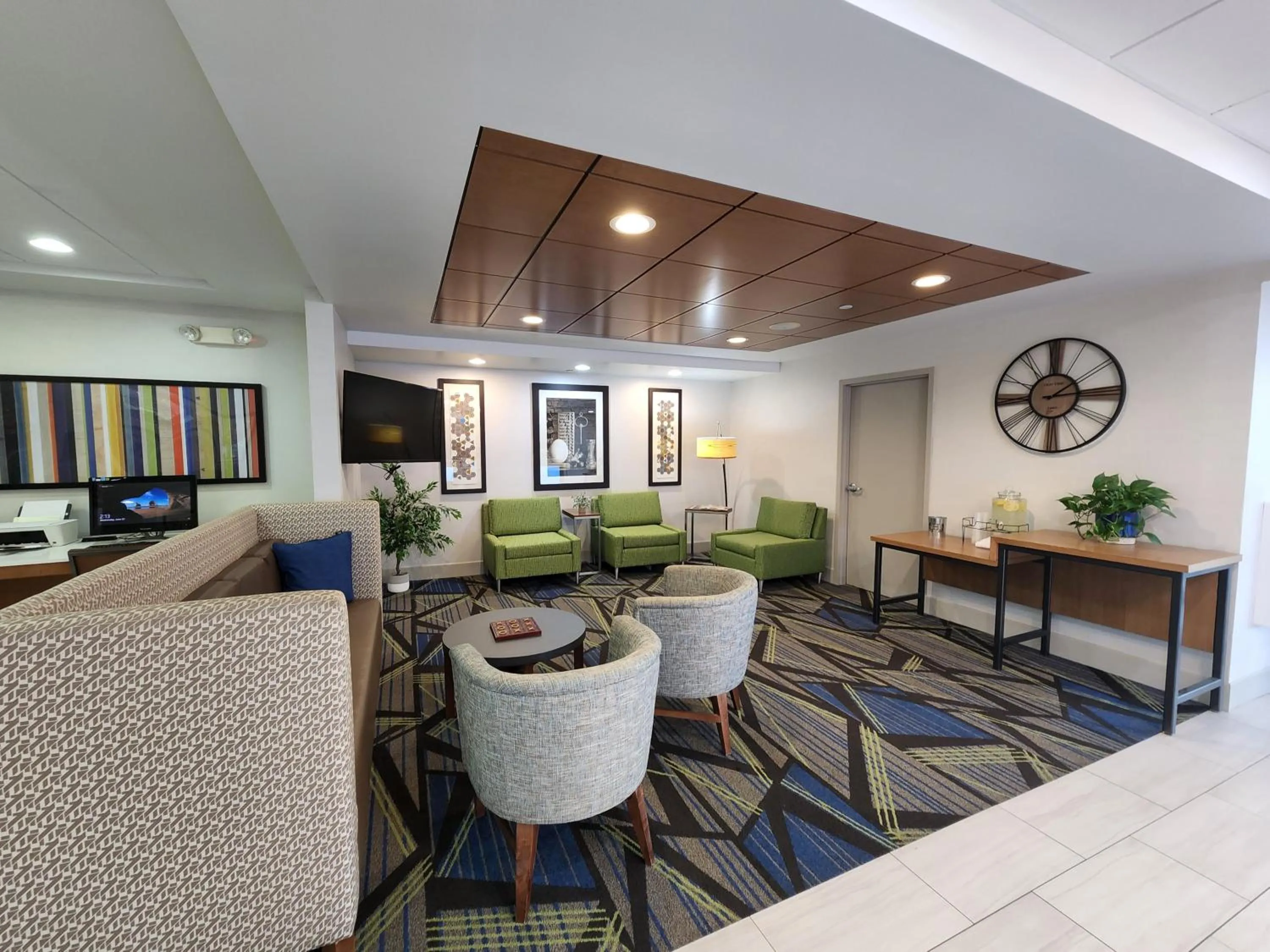 Property building in Holiday Inn Express Hotel & Suites Rochester by IHG