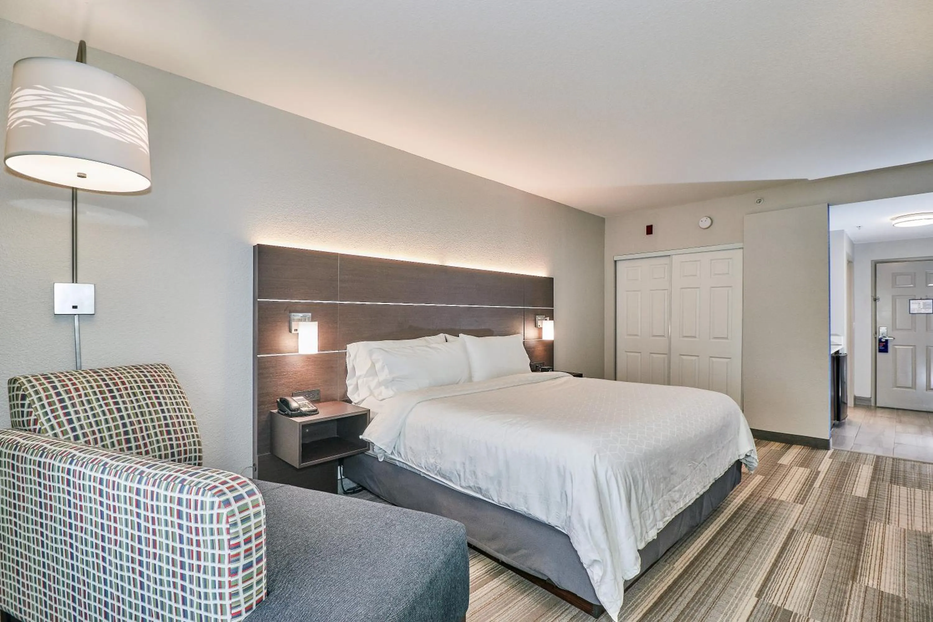 Photo of the whole room, Bed in Holiday Inn Express Hotel & Suites Clearwater US 19 North by IHG