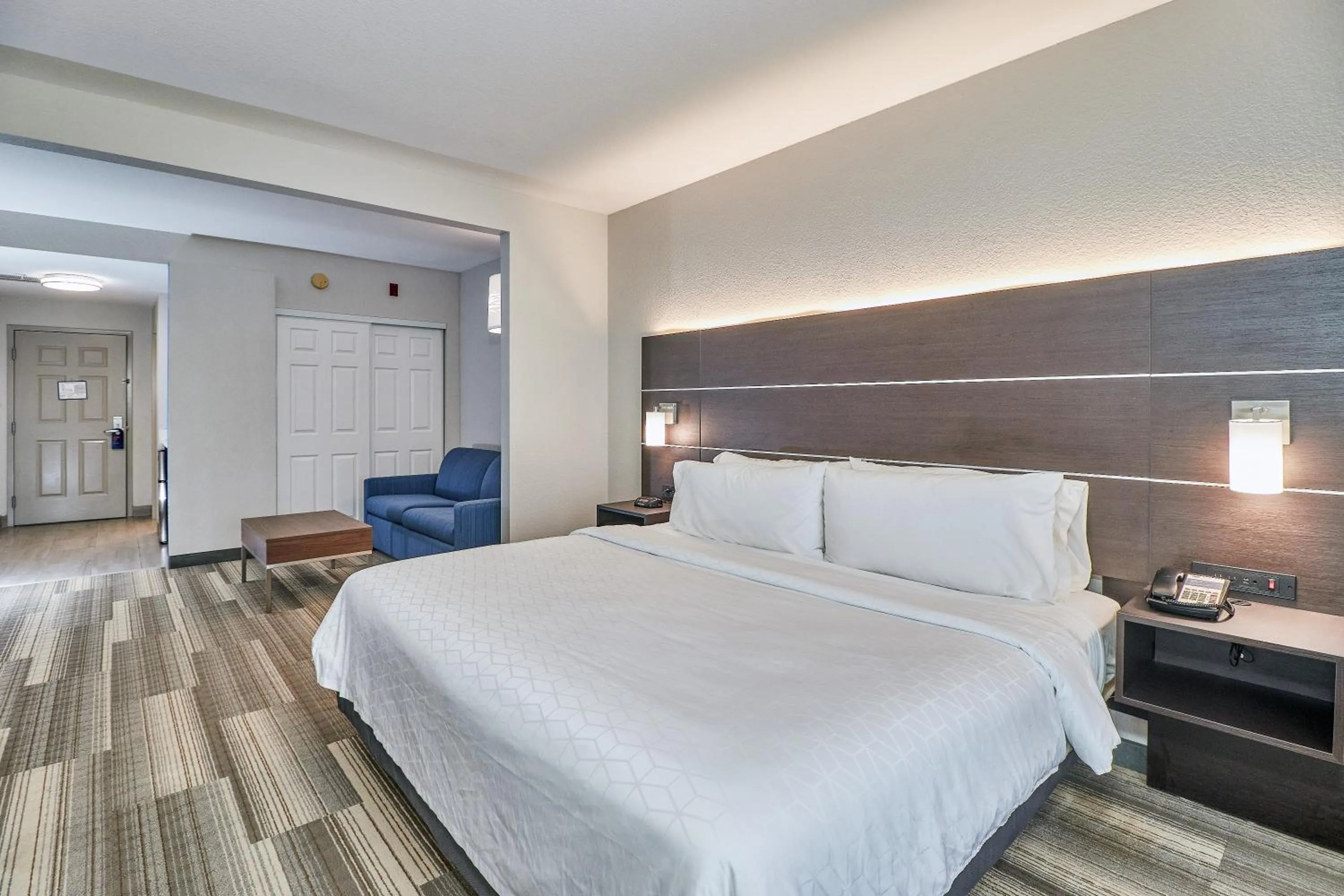 Photo of the whole room, Bed in Holiday Inn Express Hotel & Suites Clearwater US 19 North by IHG