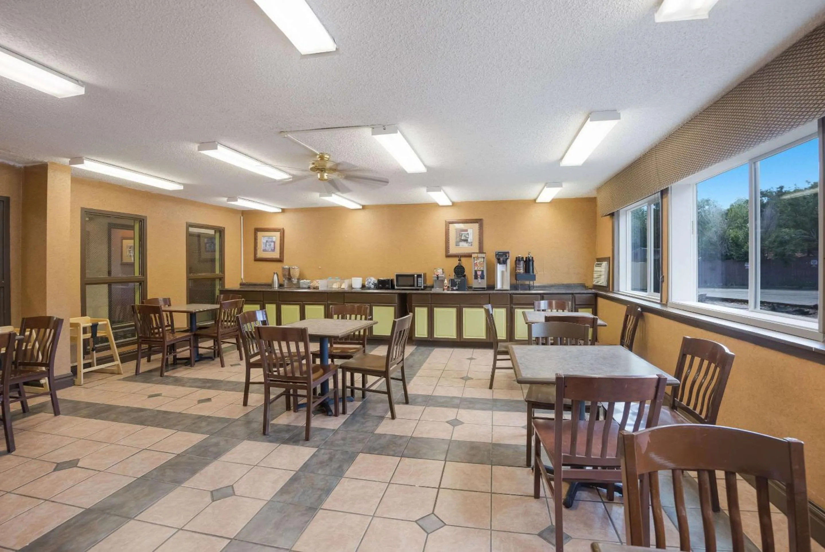 Breakfast in Rodeway Inn