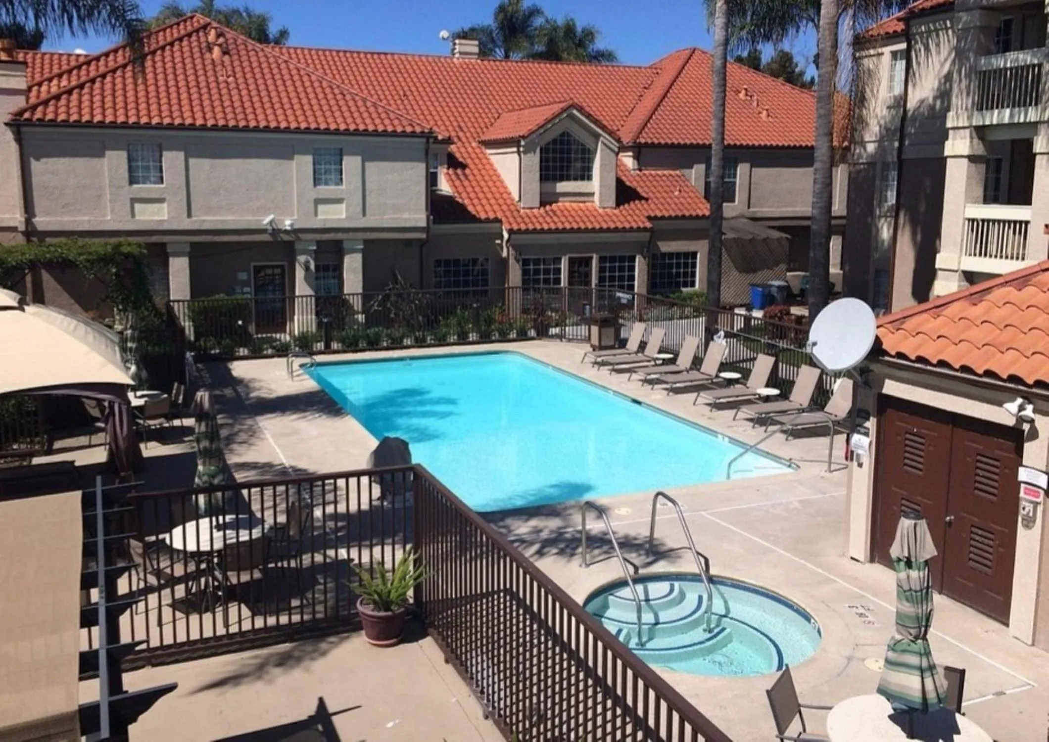 Swimming pool in Sonesta ES Suites San Jose - Airport