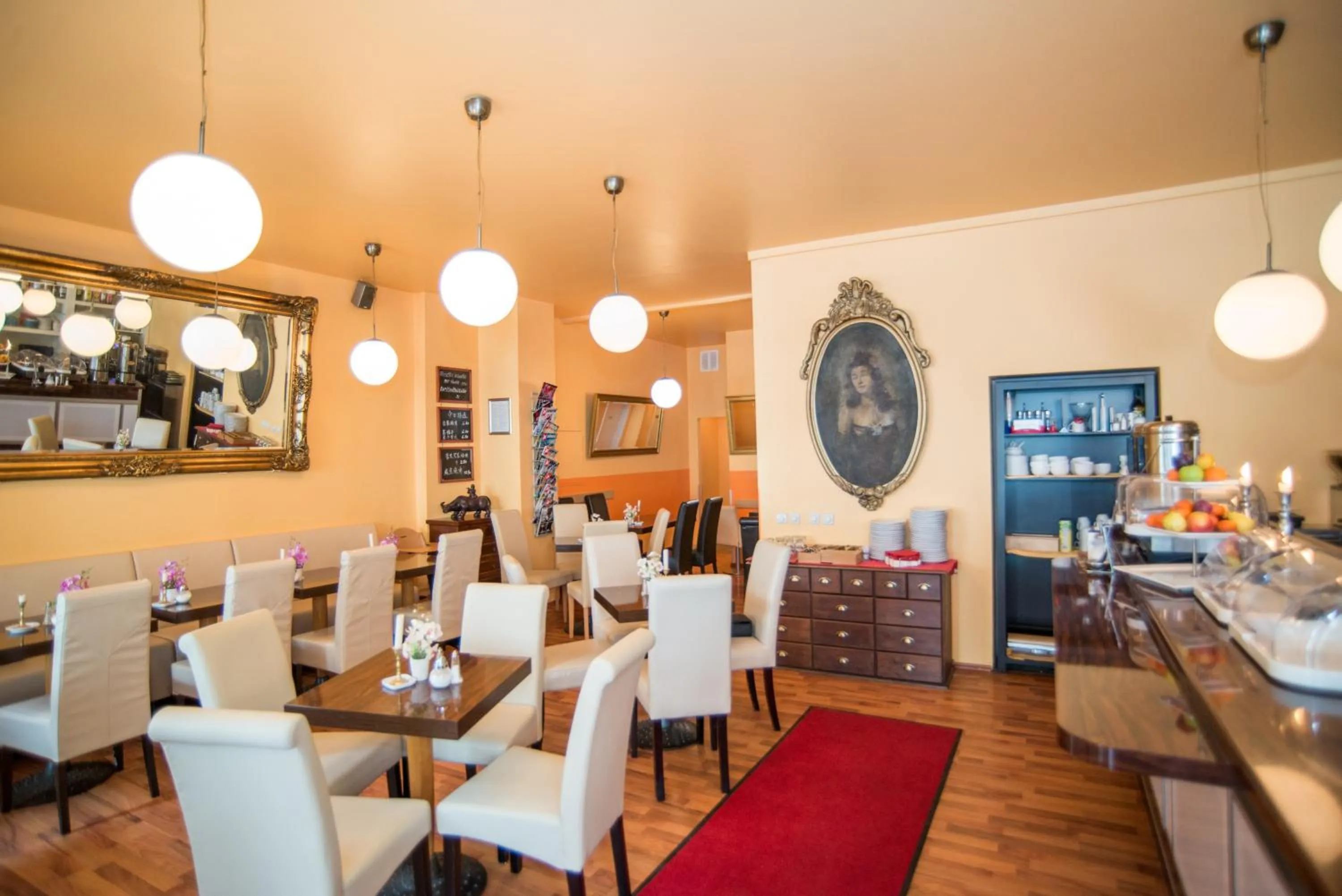Restaurant/places to eat in City Guesthouse Pension Berlin
