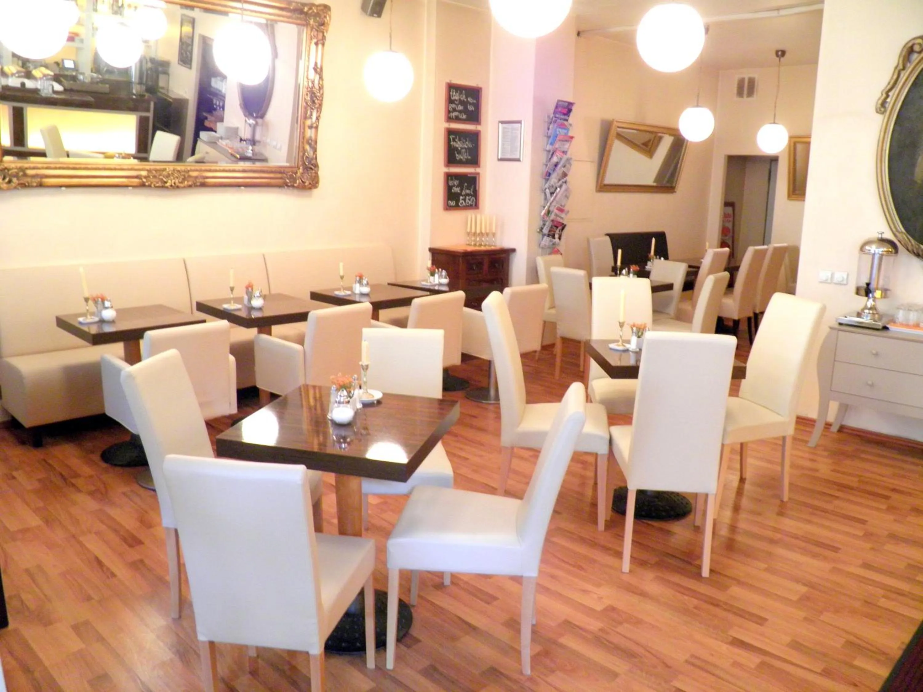 Restaurant/places to eat in City Guesthouse Pension Berlin