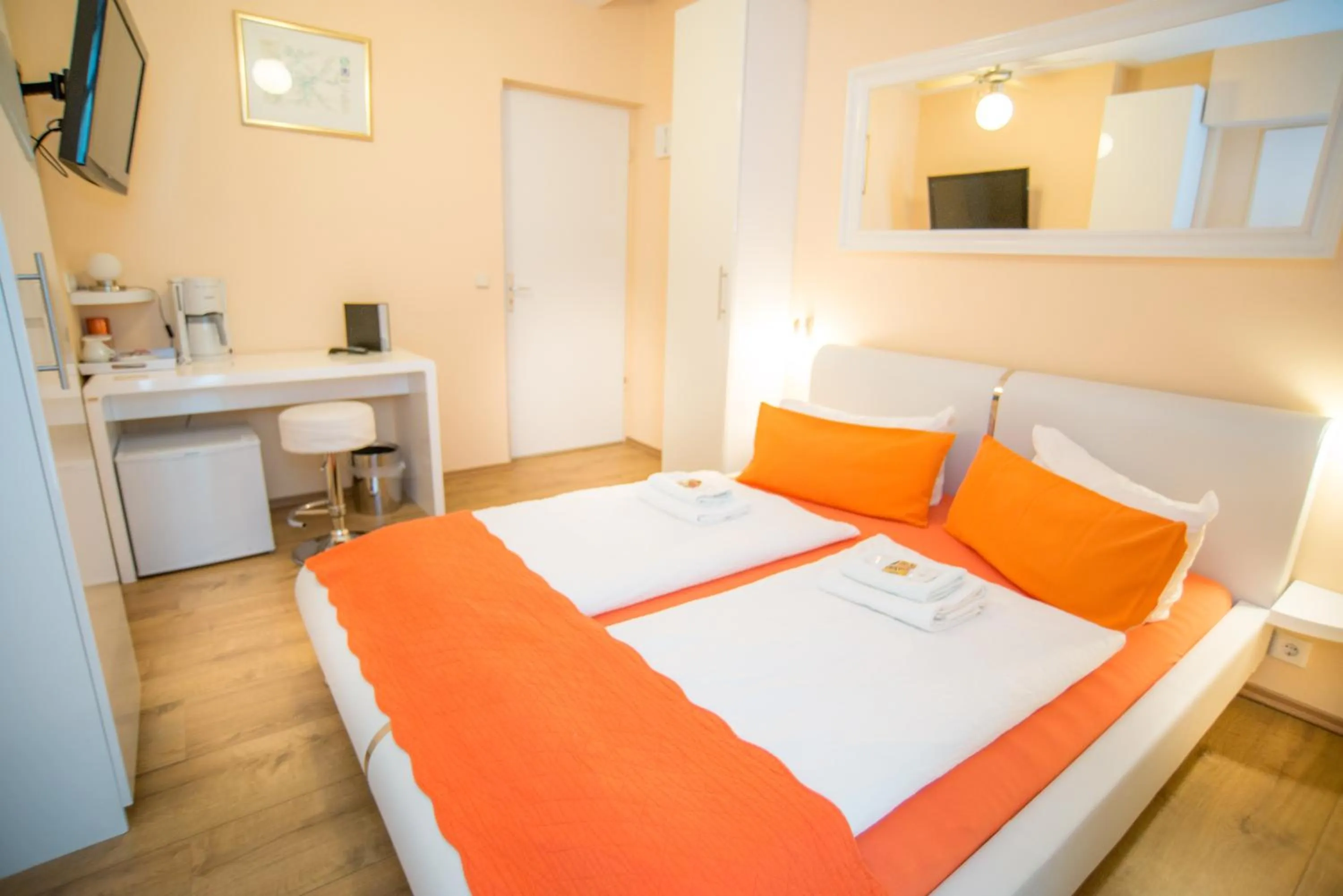 Photo of the whole room, Bed in City Guesthouse Pension Berlin
