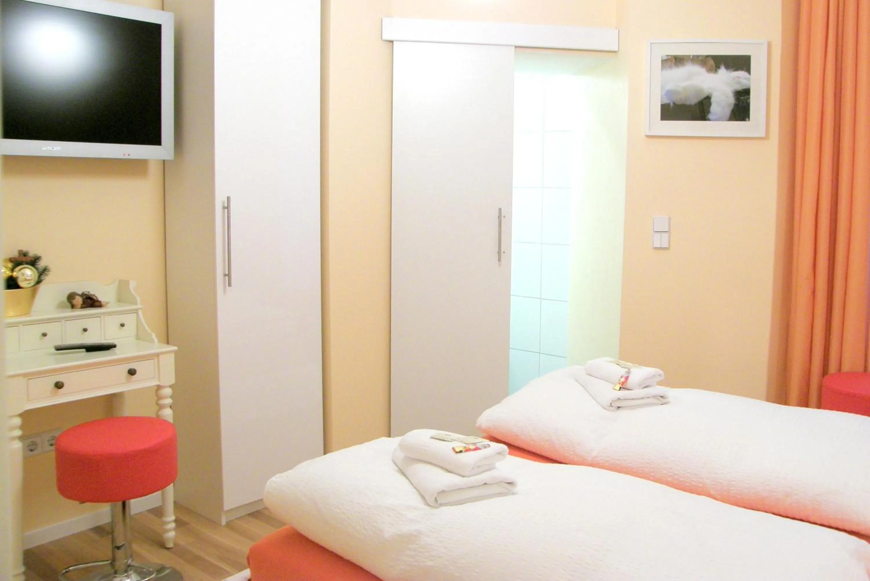 Photo of the whole room, Bed in City Guesthouse Pension Berlin