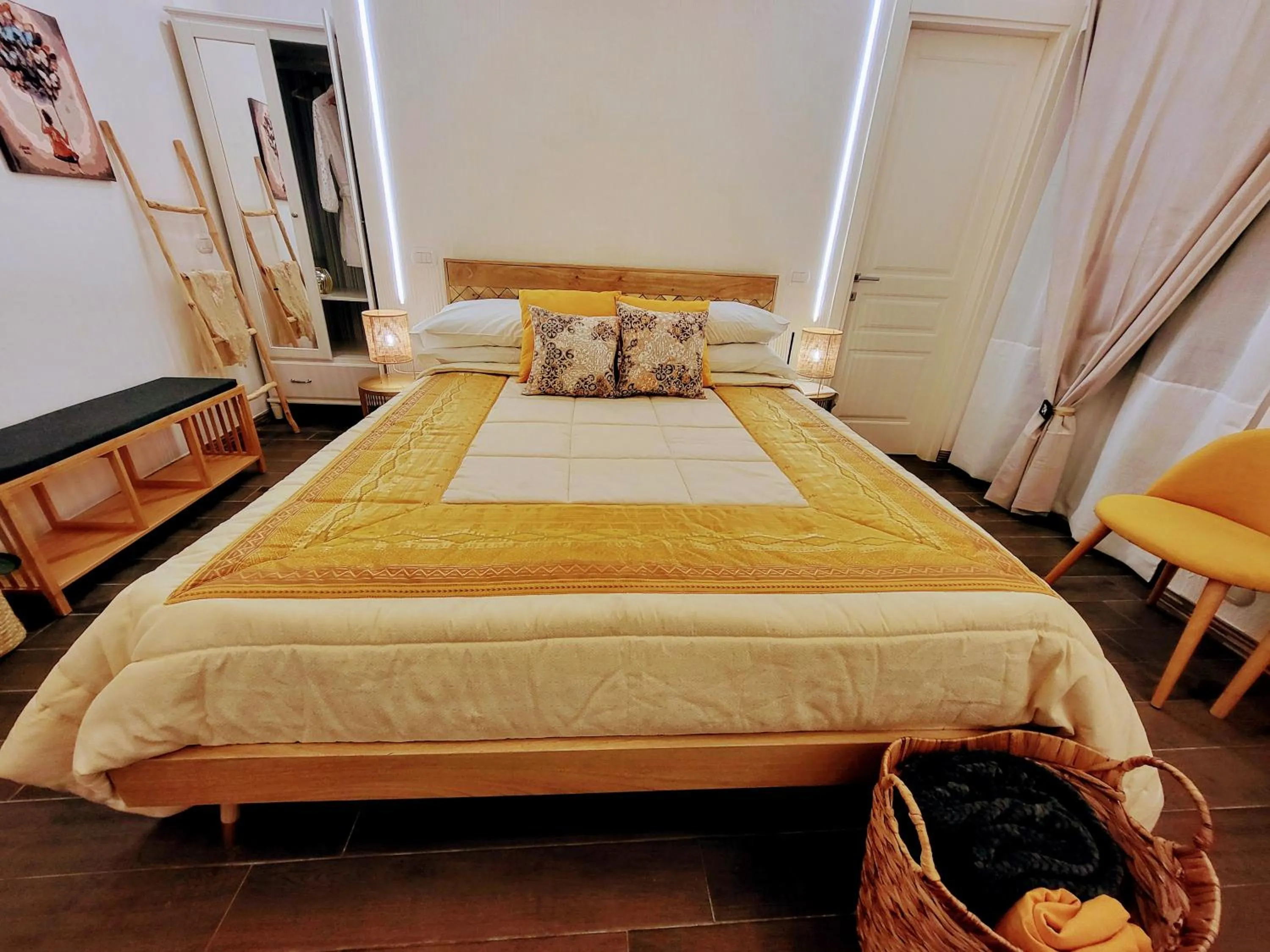 Bedroom, Bed in Atrium