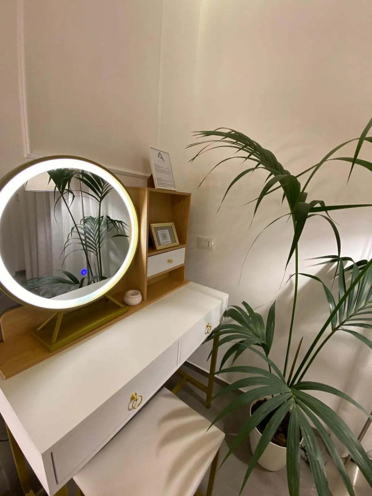 hair dresser in Atrium