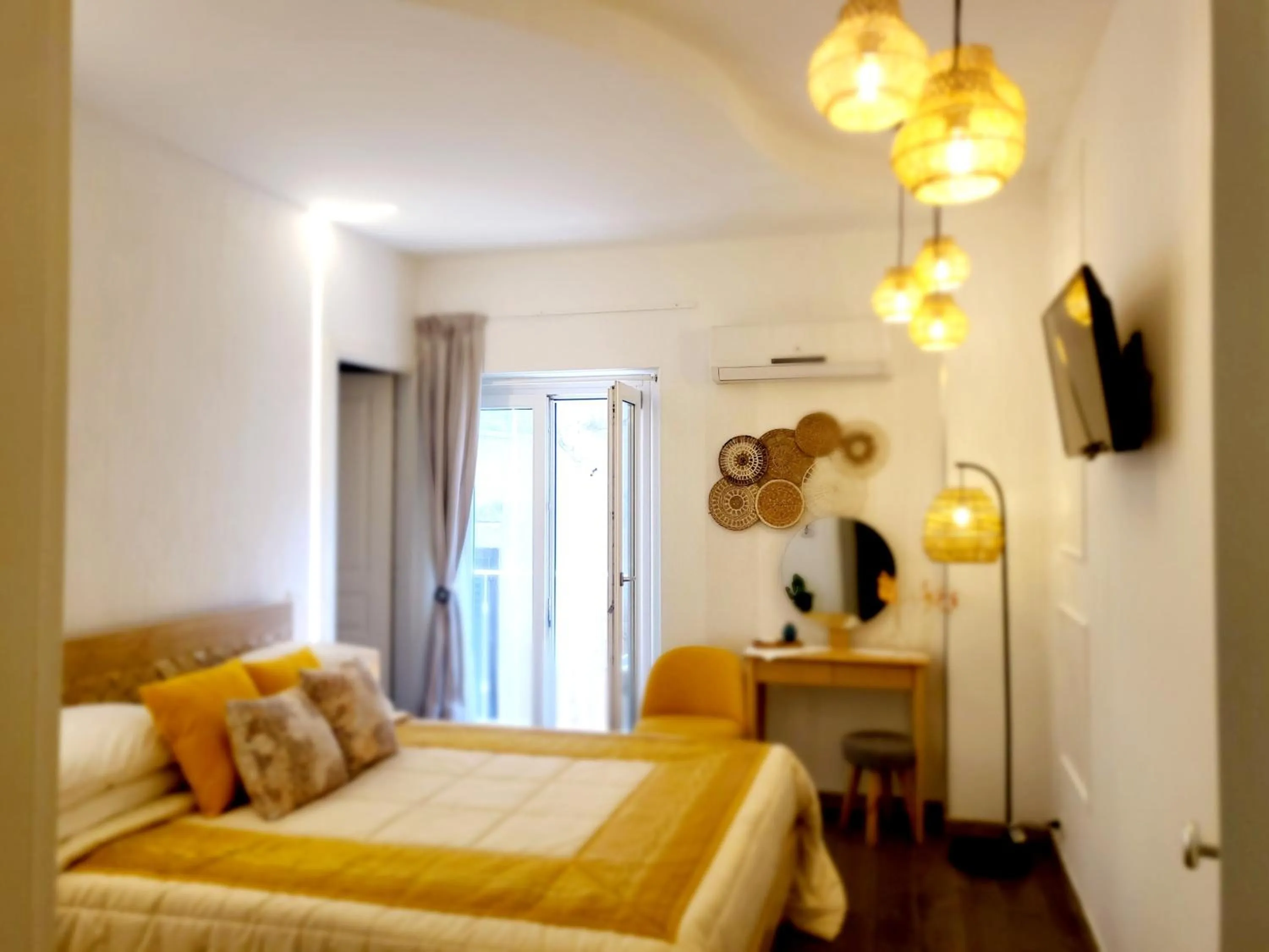 Bedroom, Bed in Atrium