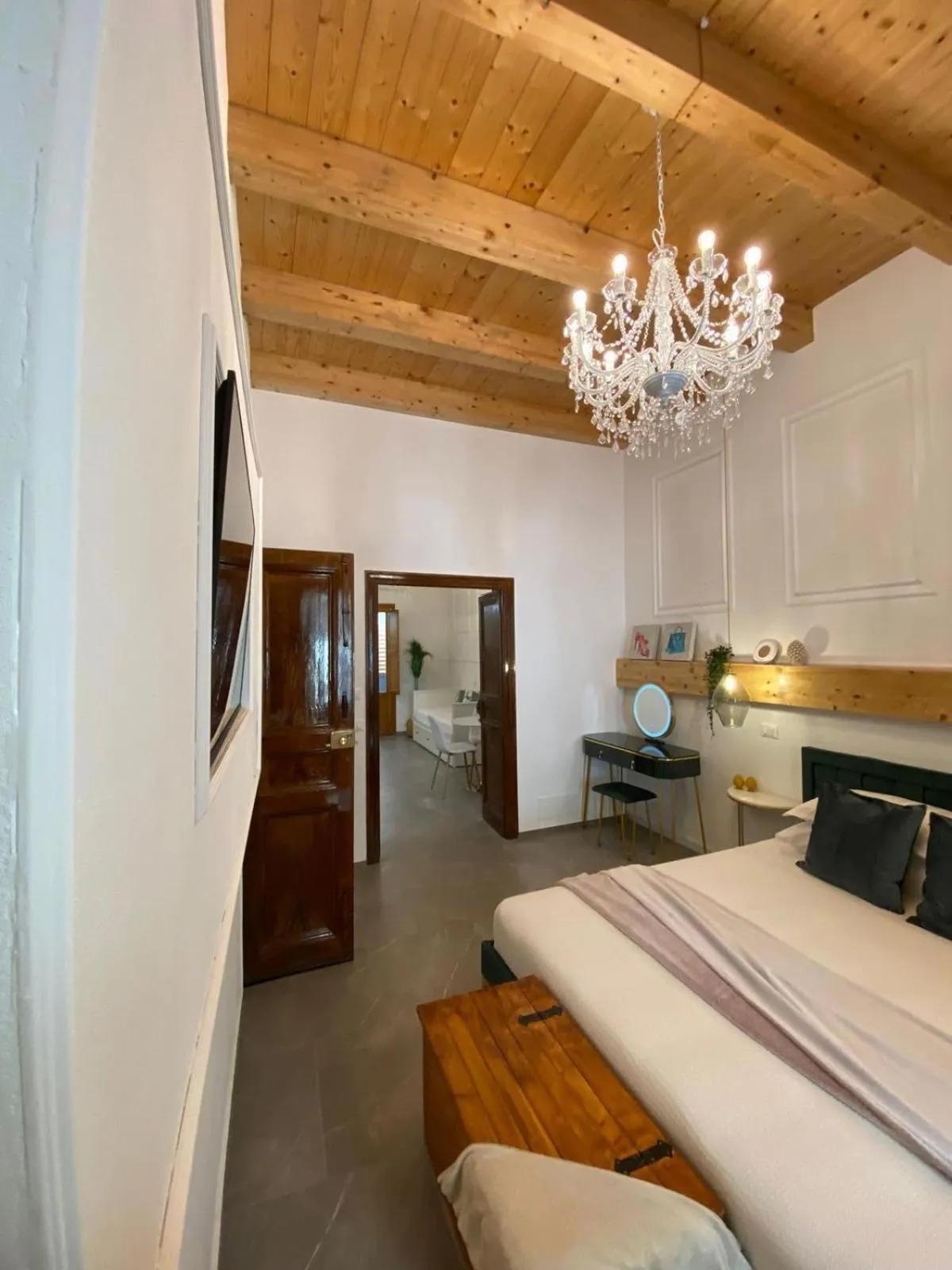 Bedroom, Bed in Atrium