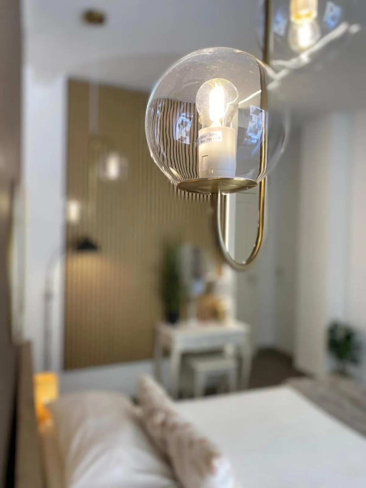 Photo of the whole room, Bed in Atrium