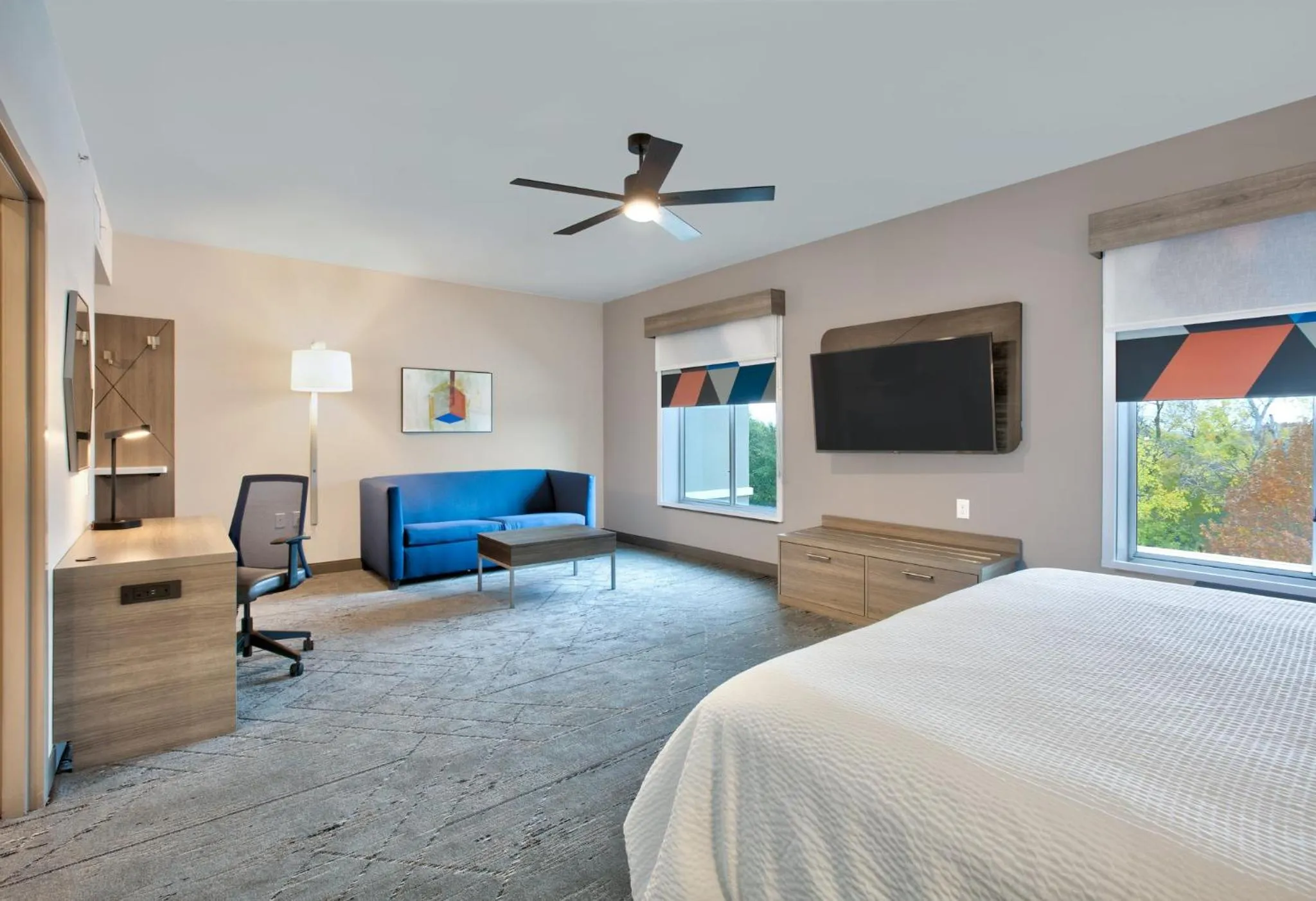 Photo of the whole room, Bed in Holiday Inn Express & Suites North Dallas at Preston by IHG