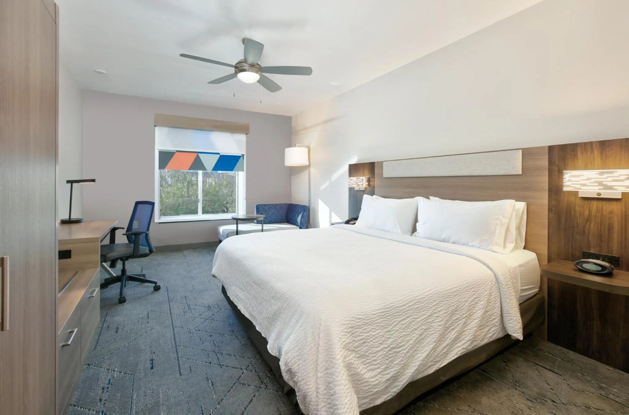 Photo of the whole room, Bed in Holiday Inn Express & Suites North Dallas at Preston by IHG