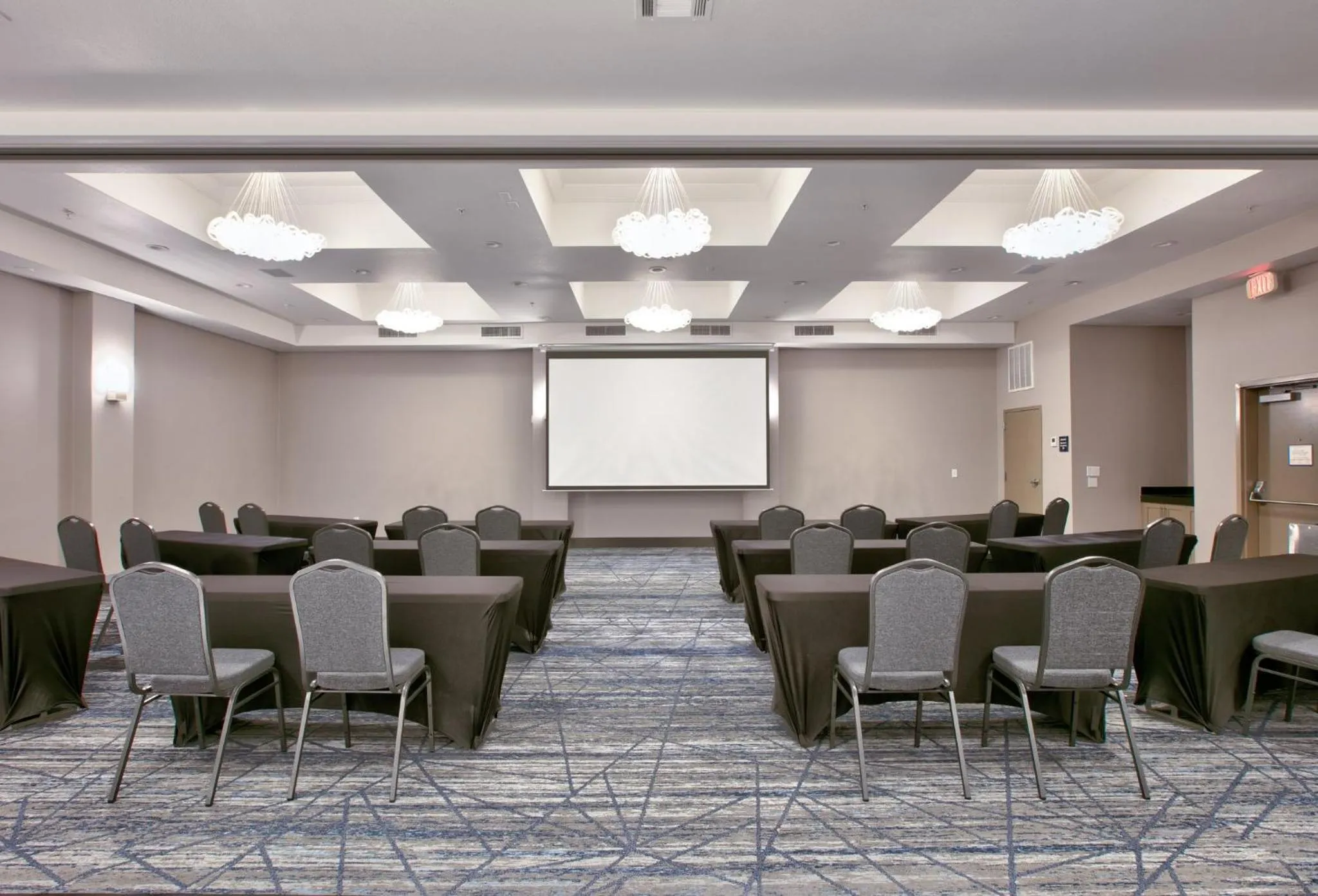Meeting/conference room in Holiday Inn Express & Suites North Dallas at Preston by IHG
