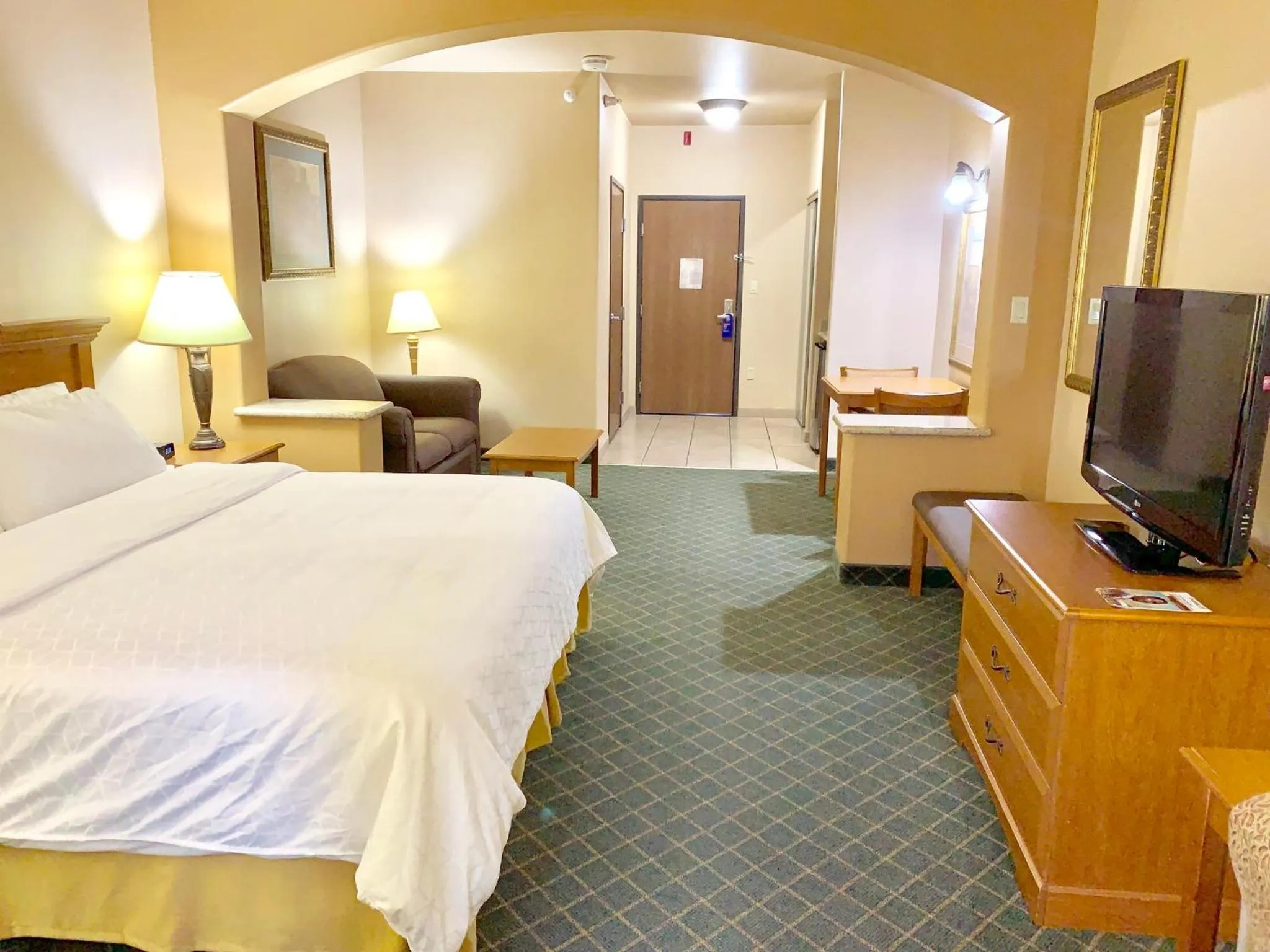 Photo of the whole room, Bed in Holiday Inn Express Hotel and Suites Alice by IHG