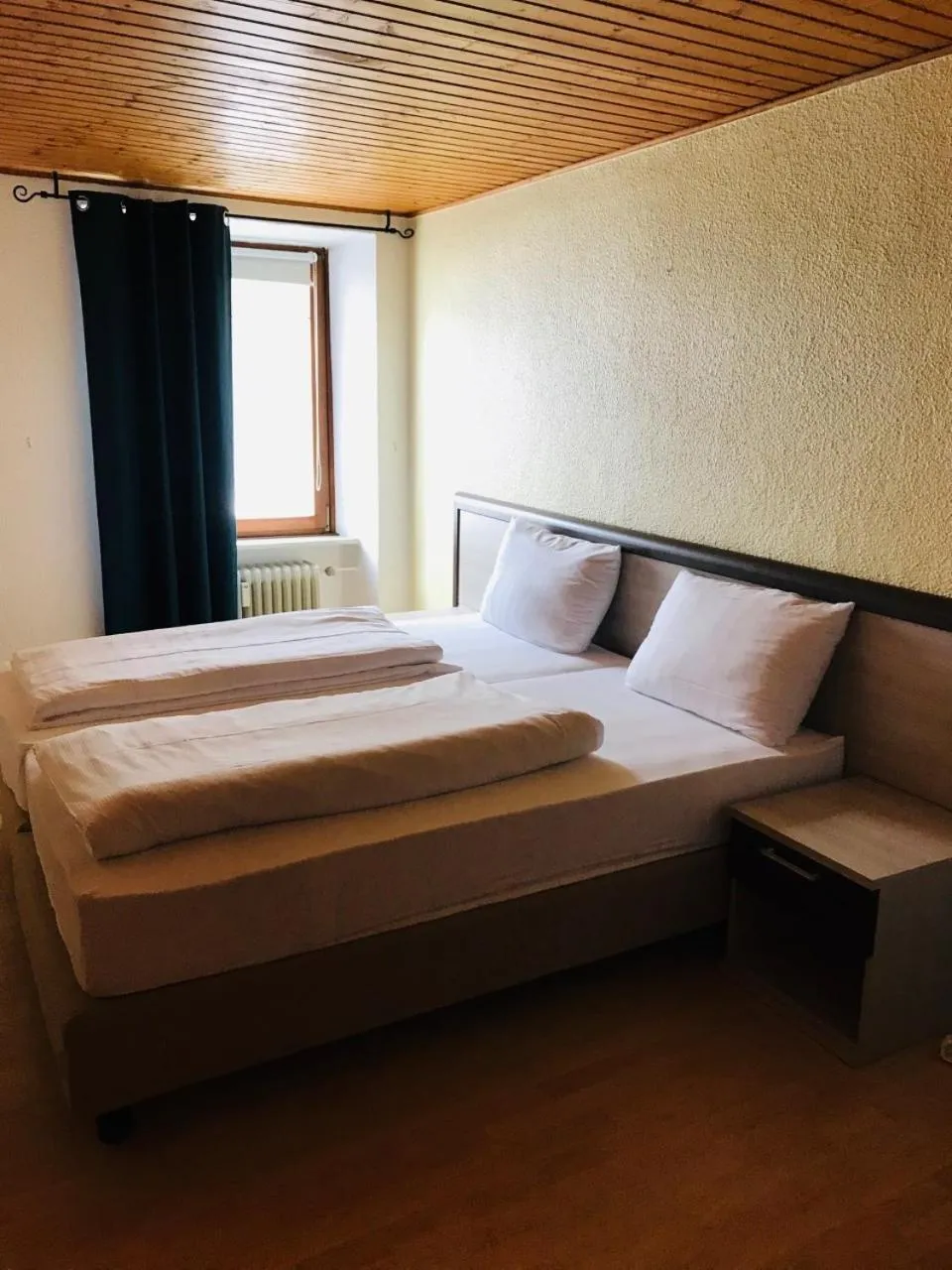 Bedroom, Bed in Hotel-Restaurant Kastel