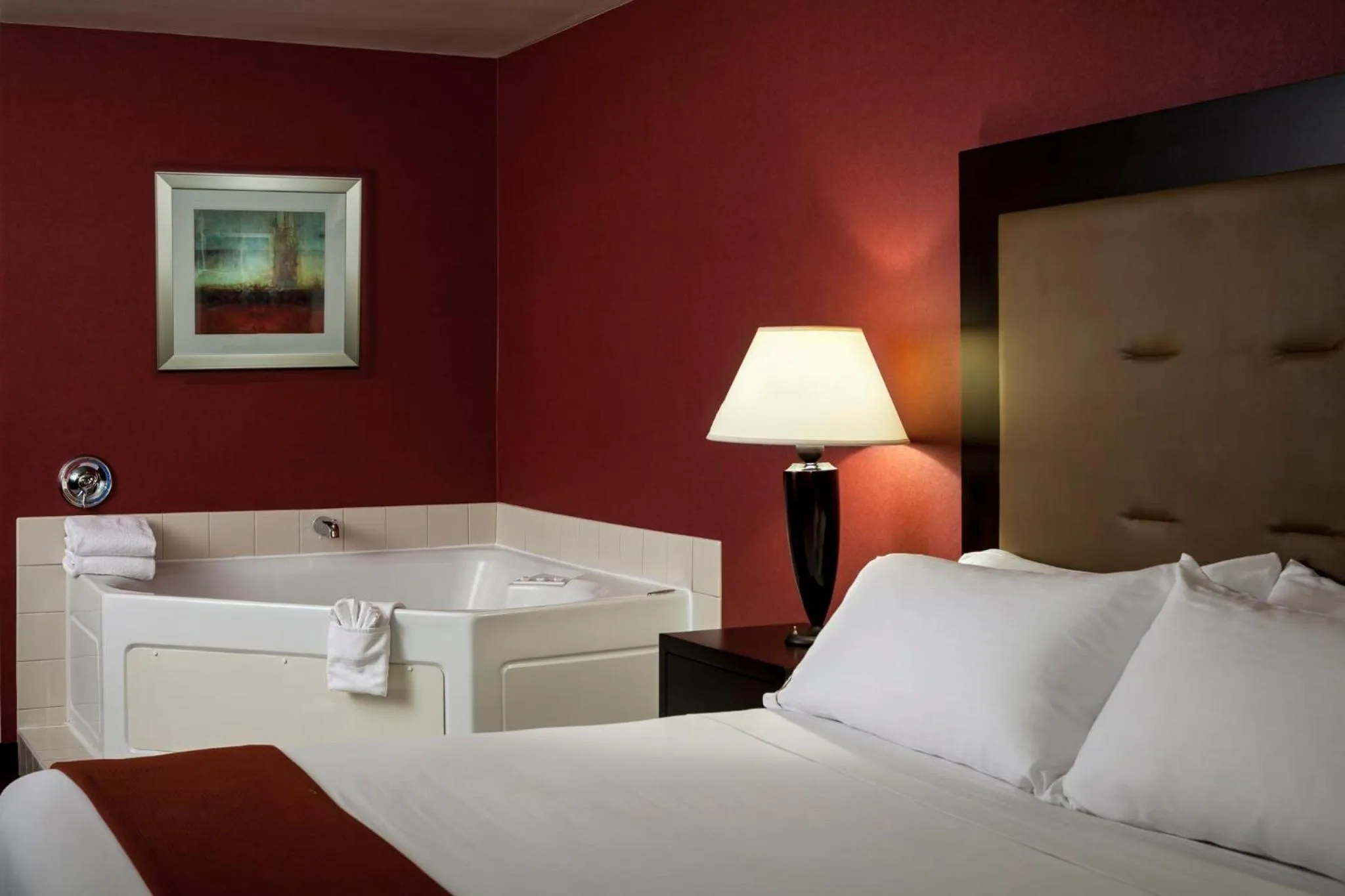 Photo of the whole room, Bed in Holiday Inn Express Corvallis-On the River by IHG