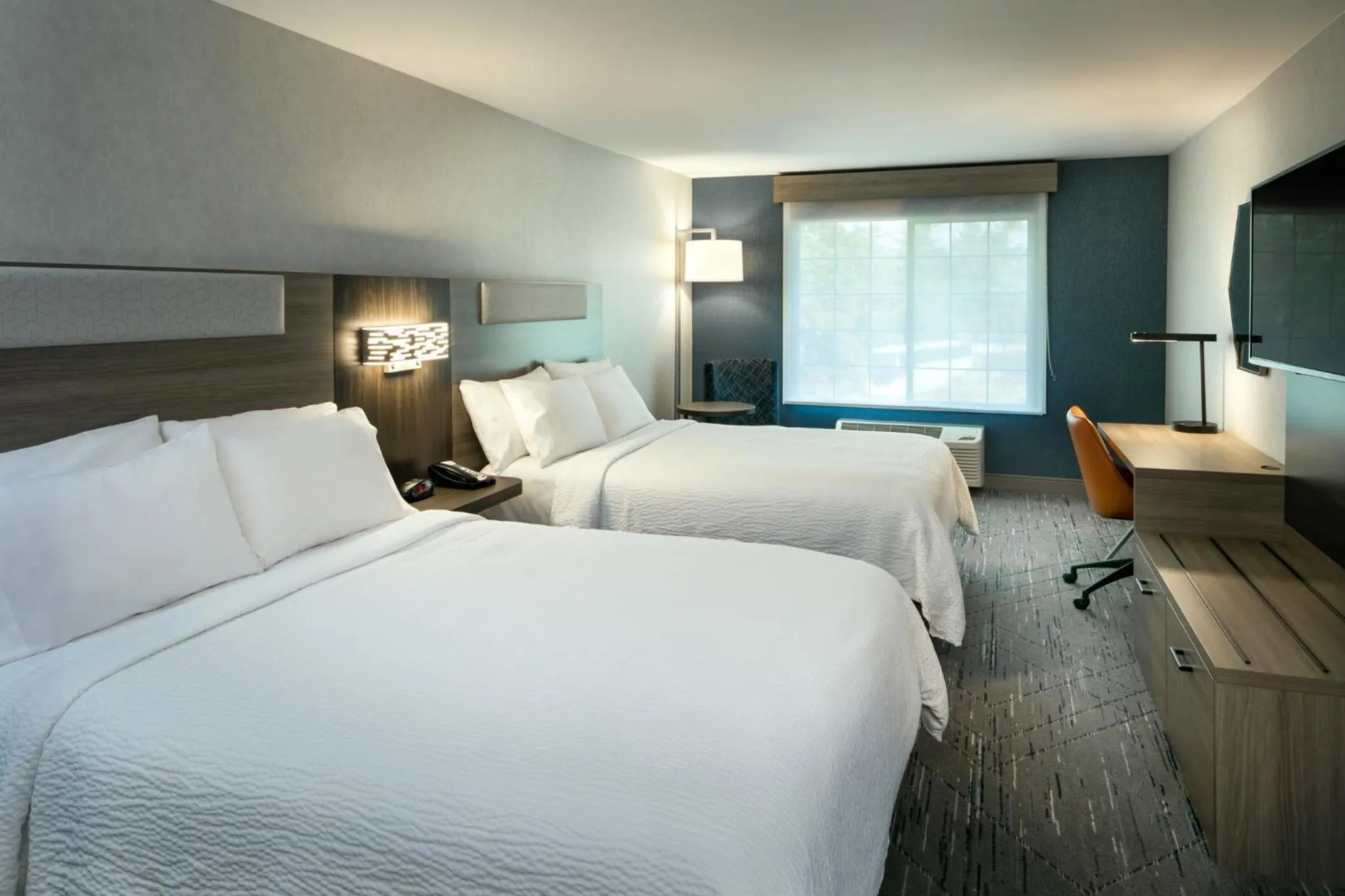 Photo of the whole room, Bed in Holiday Inn Express Corvallis-On the River by IHG
