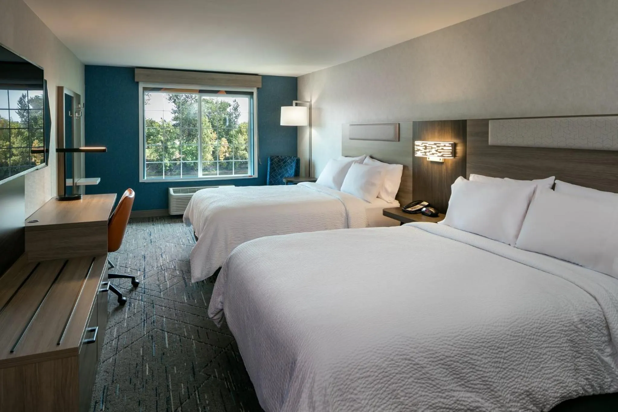 Photo of the whole room, Bed in Holiday Inn Express Corvallis-On the River by IHG