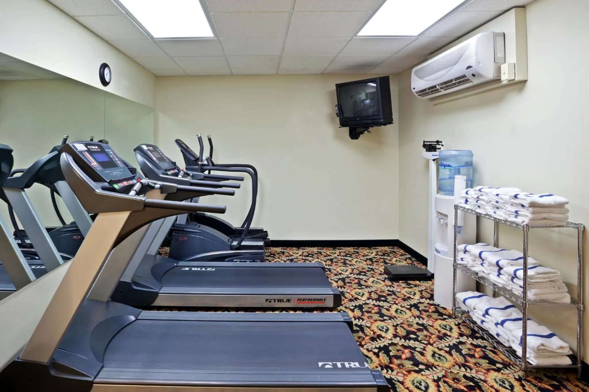 Fitness centre/facilities in Holiday Inn Express Corvallis-On the River by IHG